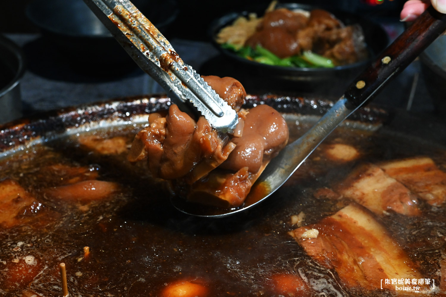 武廟市場美食|高雄呷二碗腿庫飯.在地人最愛焦糖色豬腳飯 @朱寶妮美食隨筆 武廟市場美食|高雄呷二碗腿庫飯.在地人最愛焦糖色豬腳飯 @朱寶妮美食隨筆