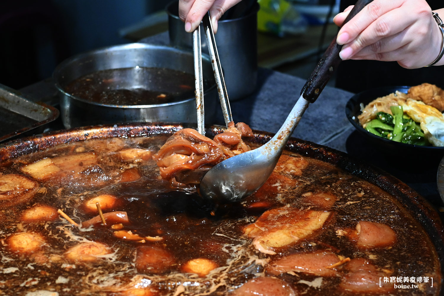 古亭站美食｜郭記牛肉麵．必點巨大餛飩！在地人最愛家常美味 @朱寶妮美食隨筆