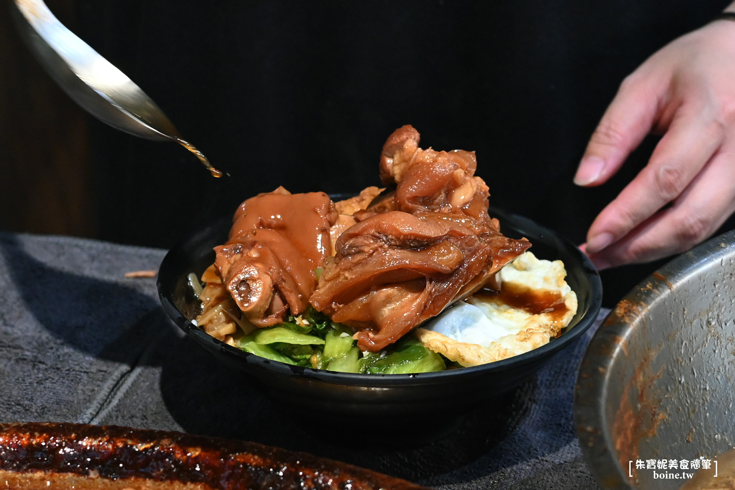 武廟市場美食|高雄呷二碗腿庫飯.在地人最愛焦糖色豬腳飯 @朱寶妮美食隨筆 武廟市場美食|高雄呷二碗腿庫飯.在地人最愛焦糖色豬腳飯 @朱寶妮美食隨筆