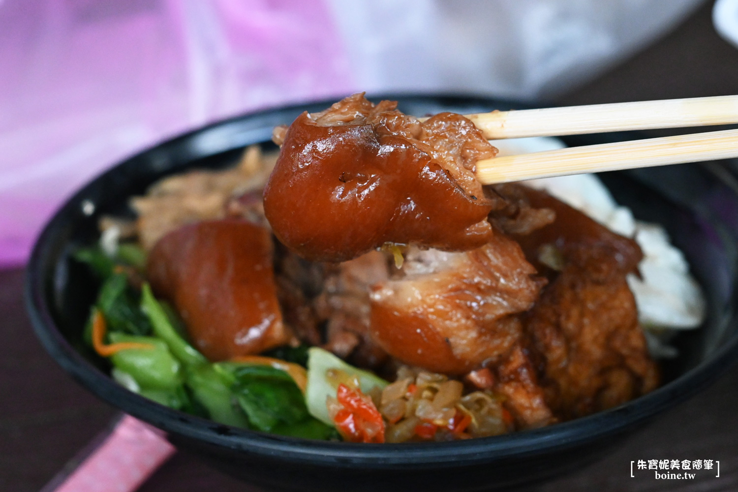 武廟市場美食|高雄呷二碗腿庫飯.在地人最愛焦糖色豬腳飯 @朱寶妮美食隨筆 武廟市場美食|高雄呷二碗腿庫飯.在地人最愛焦糖色豬腳飯 @朱寶妮美食隨筆