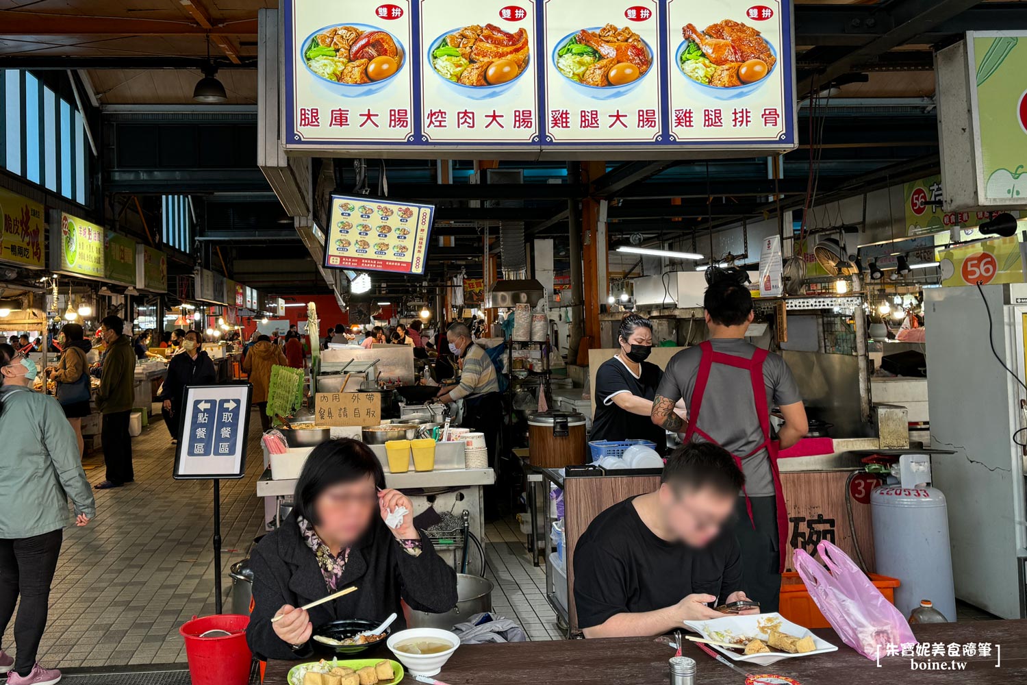 武廟市場美食｜高雄呷二碗腿庫飯．在地人最愛焦糖色豬腳飯 @朱寶妮美食隨筆