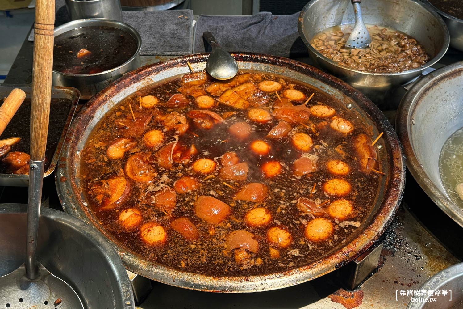 武廟市場美食|高雄呷二碗腿庫飯.在地人最愛焦糖色豬腳飯 @朱寶妮美食隨筆 武廟市場美食|高雄呷二碗腿庫飯.在地人最愛焦糖色豬腳飯 @朱寶妮美食隨筆