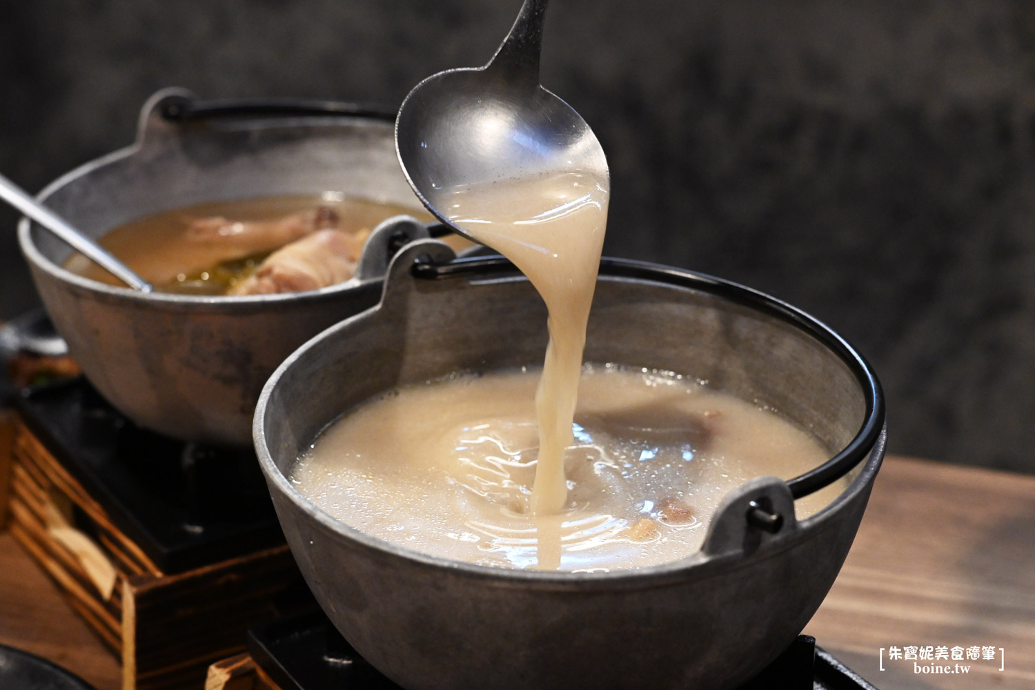 三重美食｜柒息地串燒．聚餐看球賽首選．秘製烤肉醬越刷越好吃 @朱寶妮美食隨筆