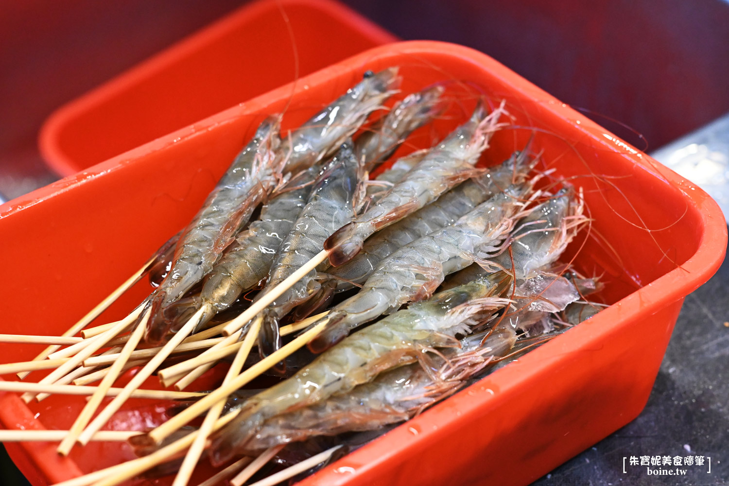 三重美食｜柒息地串燒．聚餐看球賽首選．秘製烤肉醬越刷越好吃 @朱寶妮美食隨筆