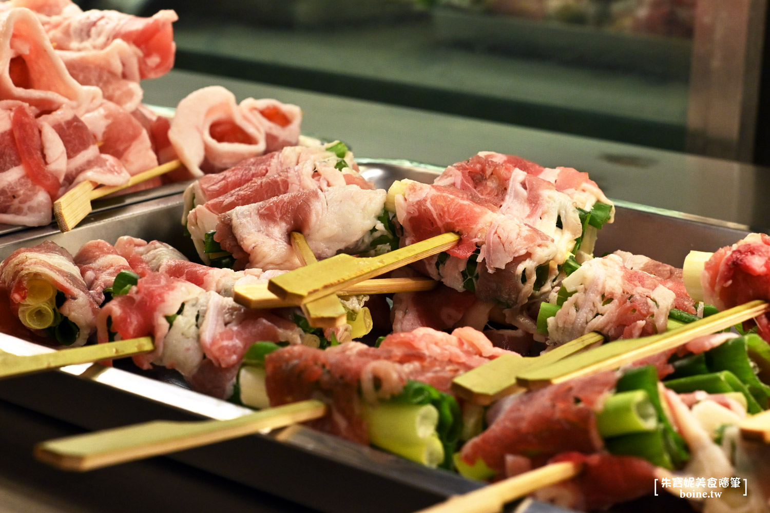 三重美食｜柒息地串燒．聚餐看球賽首選．秘製烤肉醬越刷越好吃 @朱寶妮美食隨筆