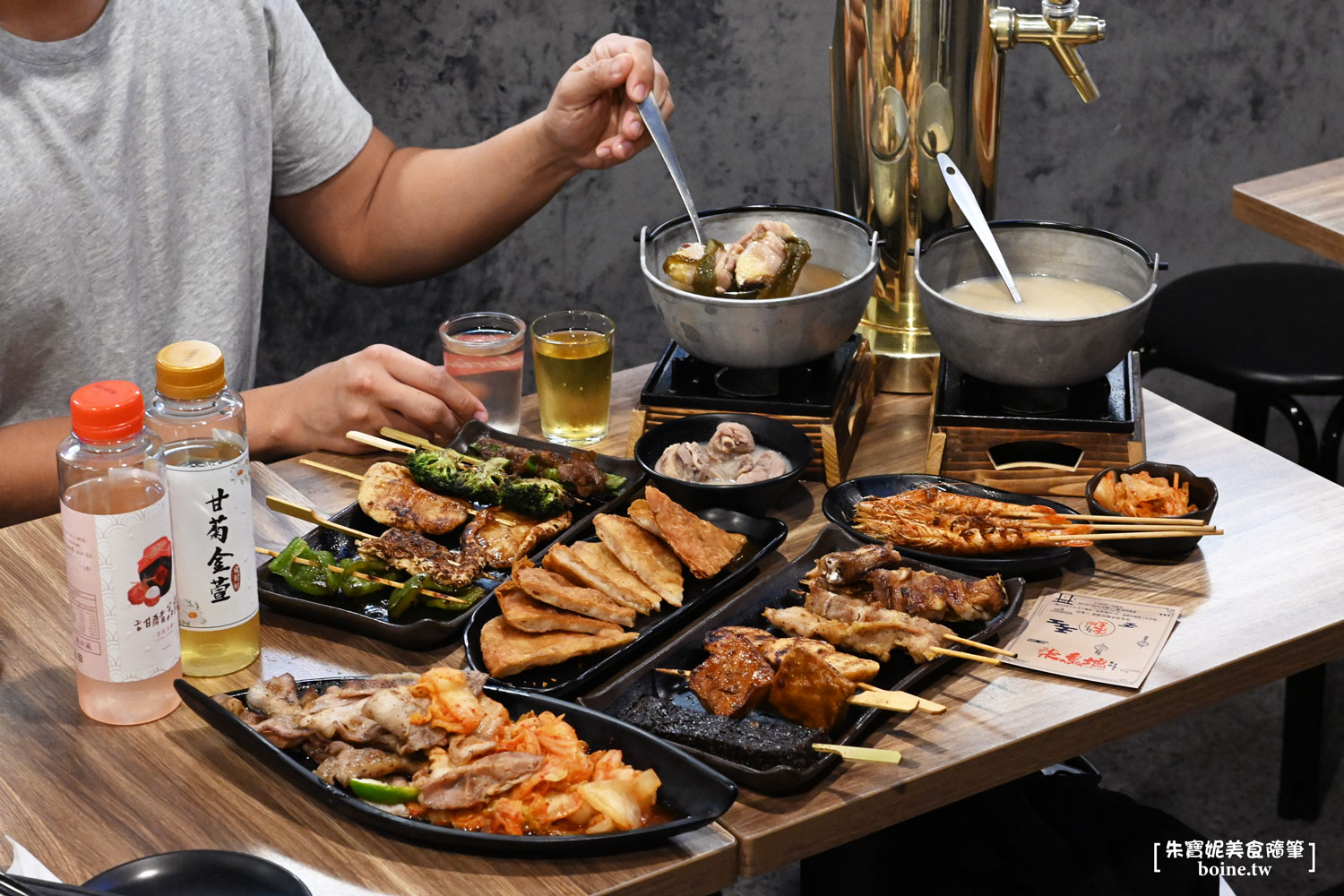 三重美食｜柒息地串燒．聚餐看球賽首選．秘製烤肉醬越刷越好吃 @朱寶妮美食隨筆