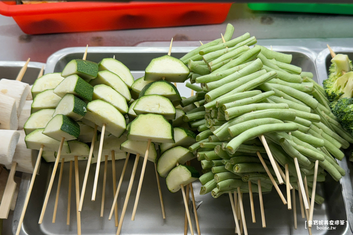 三重美食｜柒息地串燒．聚餐看球賽首選．秘製烤肉醬越刷越好吃 @朱寶妮美食隨筆