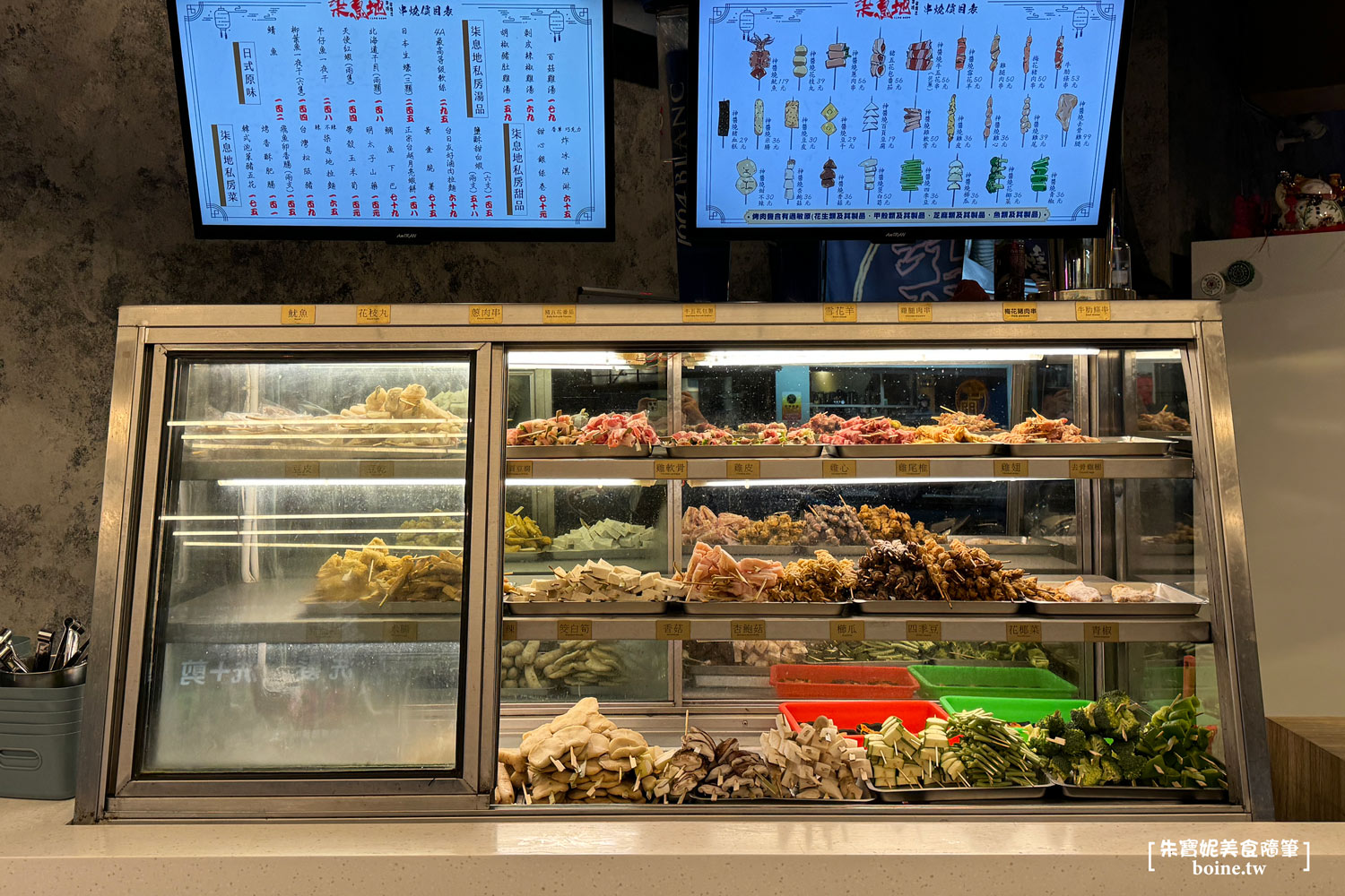 三重美食｜柒息地串燒．聚餐看球賽首選．秘製烤肉醬越刷越好吃 @朱寶妮美食隨筆