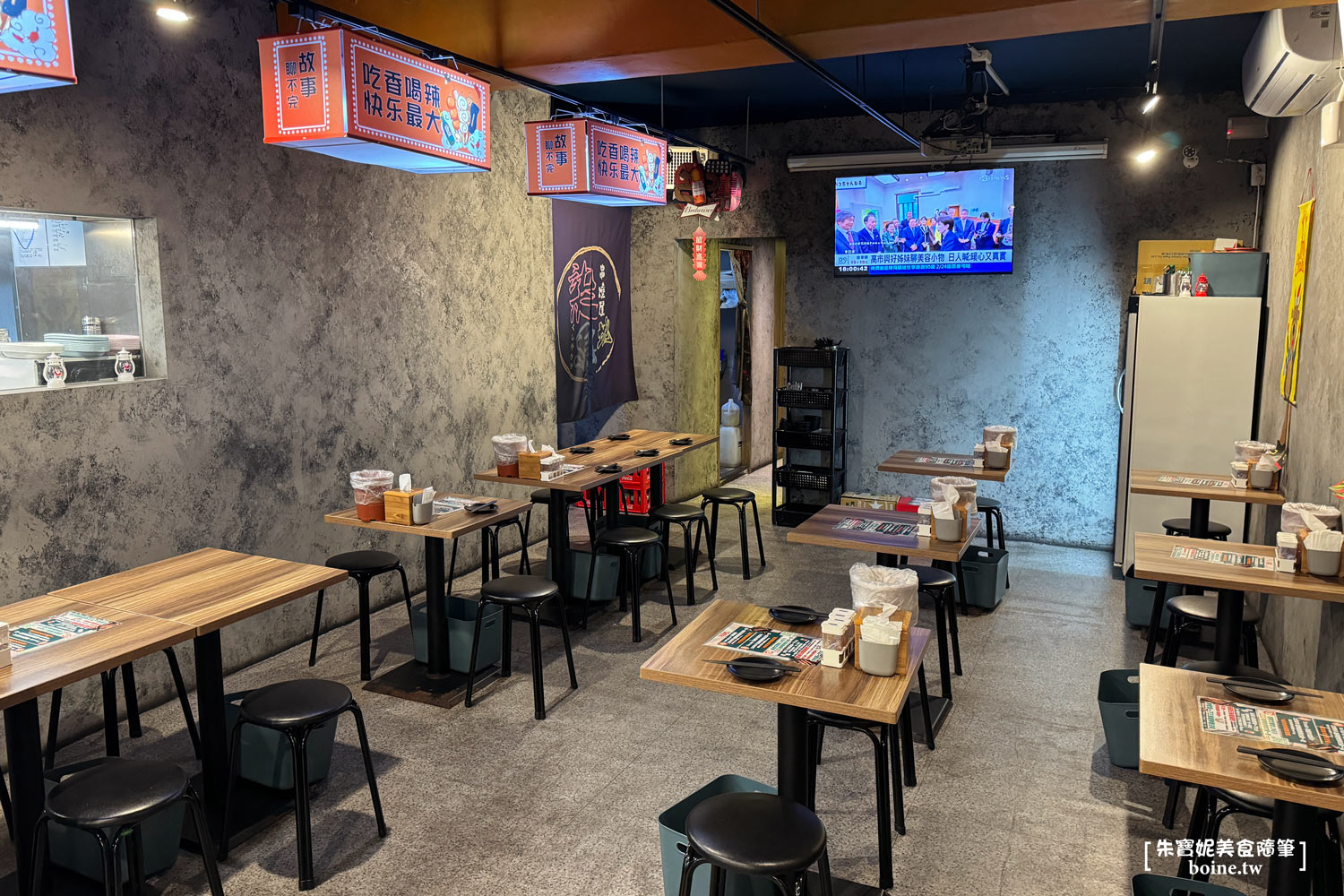 三重美食｜柒息地串燒．聚餐看球賽首選．秘製烤肉醬越刷越好吃 @朱寶妮美食隨筆