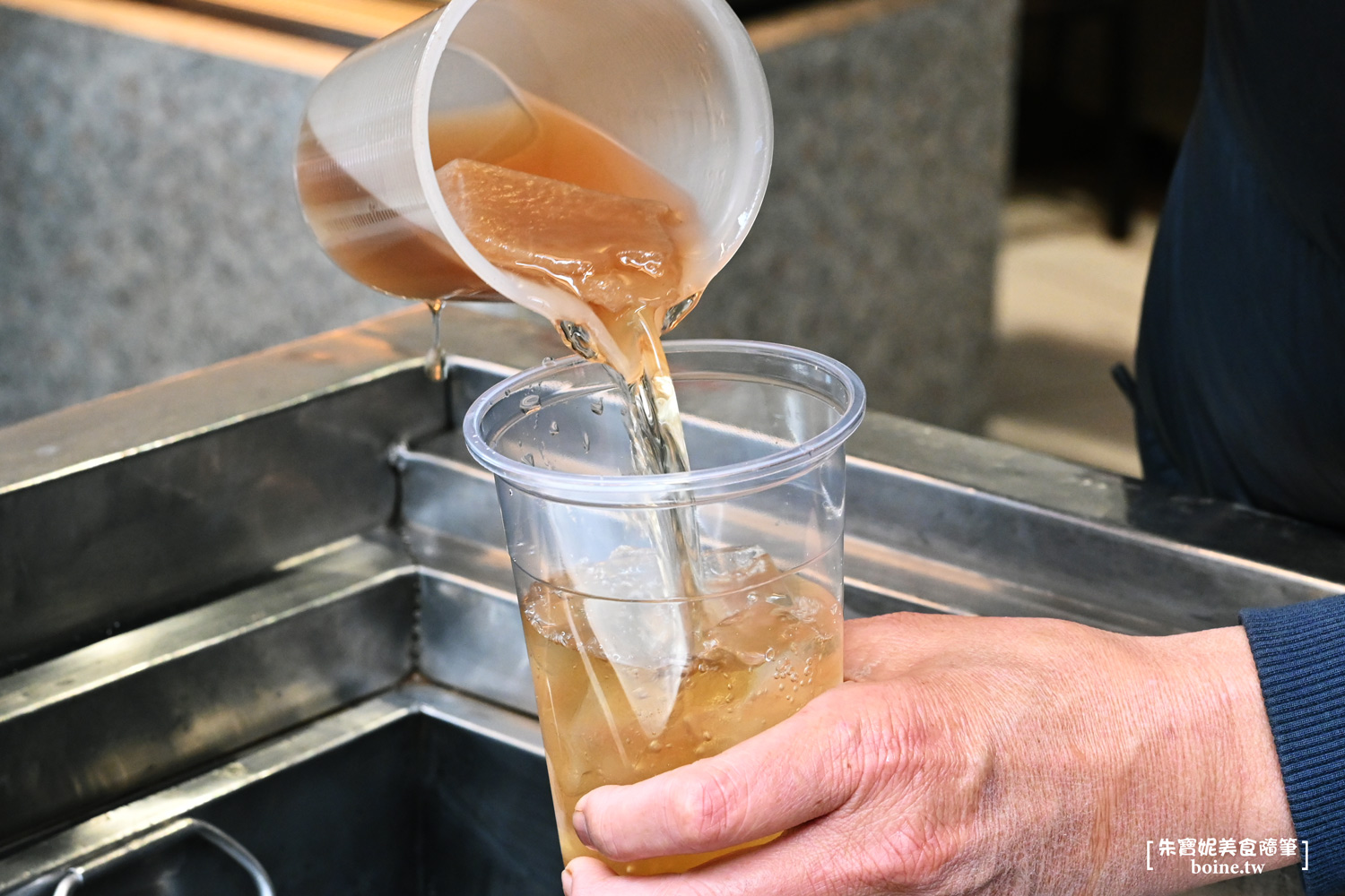 三重台北橋必喝｜清水糖手搖飲．純手工炒糖配小農現榨水果就是強 @朱寶妮美食隨筆