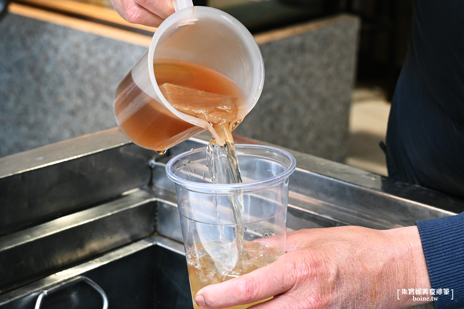 三重台北橋必喝｜清水糖手搖飲．純手工炒糖配小農現榨水果就是強 @朱寶妮美食隨筆