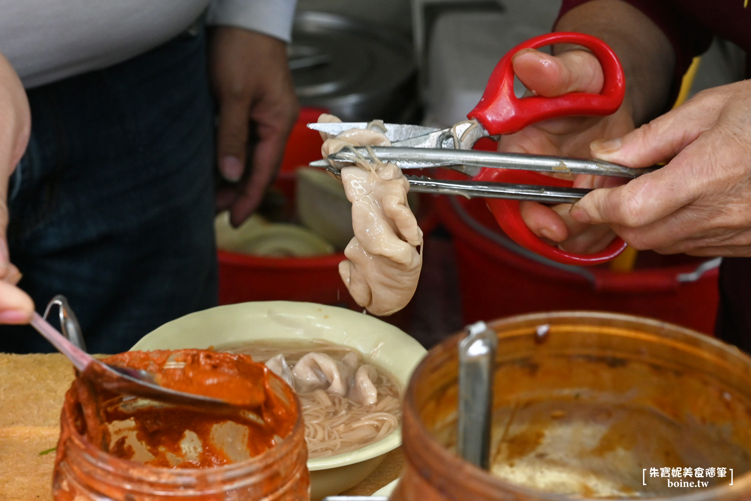 三重美食｜文化北路50年阿婆無名麵線．加量白滷大腸頭超過癮 @朱寶妮美食隨筆