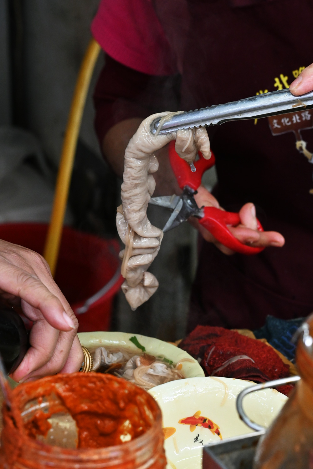 三重美食｜文化北路50年阿婆無名麵線．加量白滷大腸頭超過癮 @朱寶妮美食隨筆