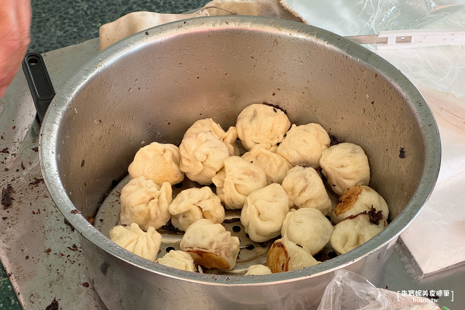 豐滿生煎包|屏東必吃早餐.晚來吃不到.開鍋秒殺的銅板美食 @朱寶妮美食隨筆 豐滿生煎包|屏東必吃早餐.晚來吃不到.開鍋秒殺的銅板美食 @朱寶妮美食隨筆