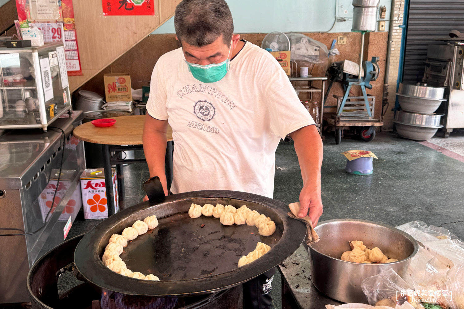 豐滿生煎包|屏東必吃早餐.晚來吃不到.開鍋秒殺的銅板美食 @朱寶妮美食隨筆 豐滿生煎包|屏東必吃早餐.晚來吃不到.開鍋秒殺的銅板美食 @朱寶妮美食隨筆