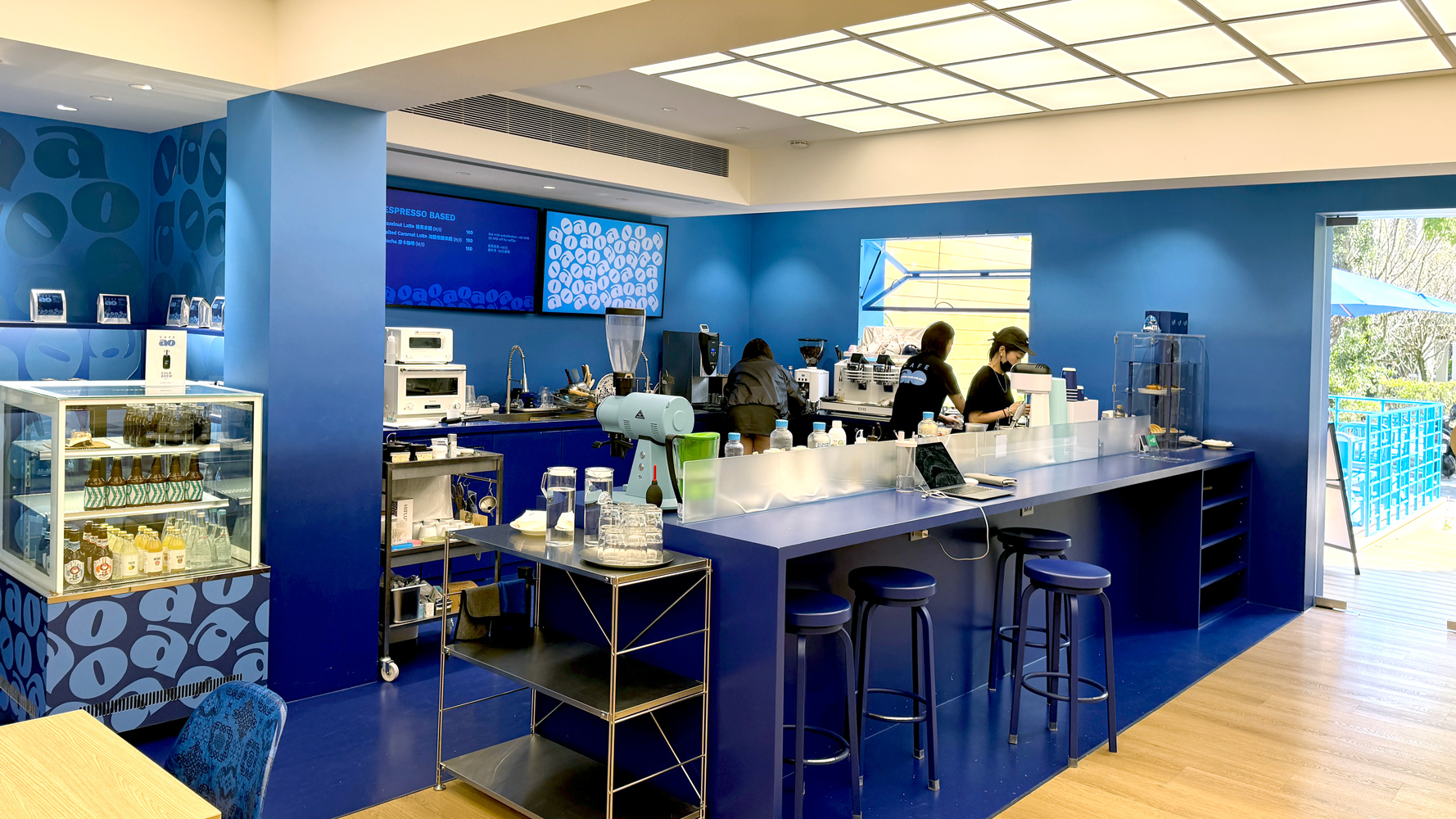 CAFEAO｜陳冠希首間台北咖啡廳．民生社區裡的質感藍色空間 @朱寶妮美食隨筆