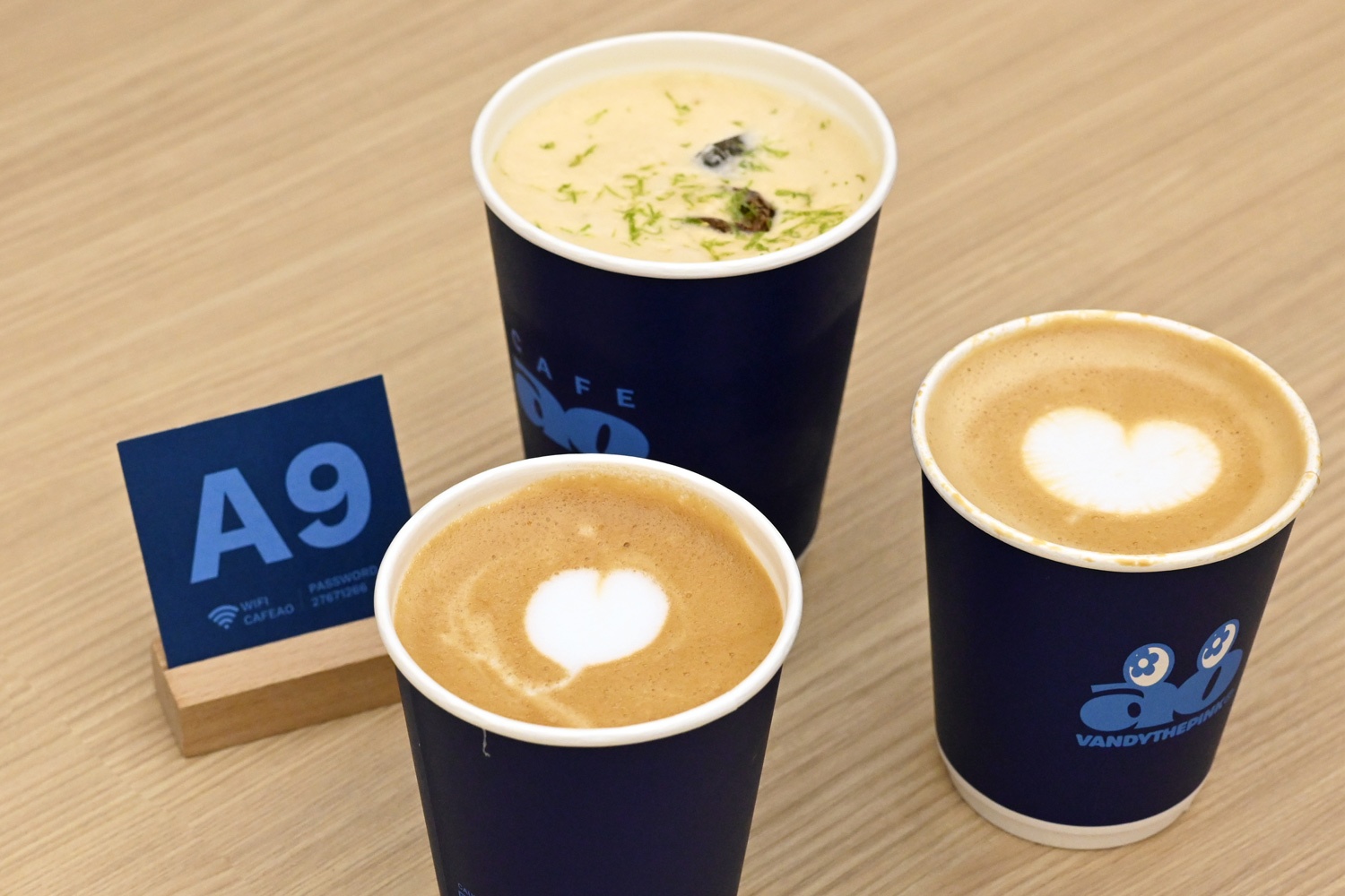 CAFEAO｜陳冠希首間台北咖啡廳．民生社區裡的質感藍色空間 @朱寶妮美食隨筆