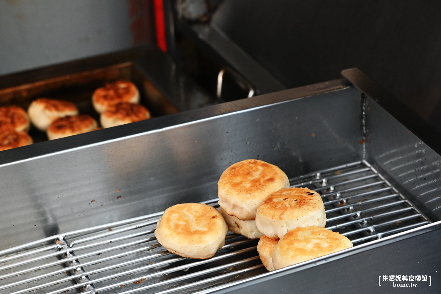 一品香水煎包專賣店|大甲鎮瀾宮旁的好滋味.皮薄多汁超誘人 @朱寶妮美食隨筆 一品香水煎包專賣店|大甲鎮瀾宮旁的好滋味.皮薄多汁超誘人 @朱寶妮美食隨筆