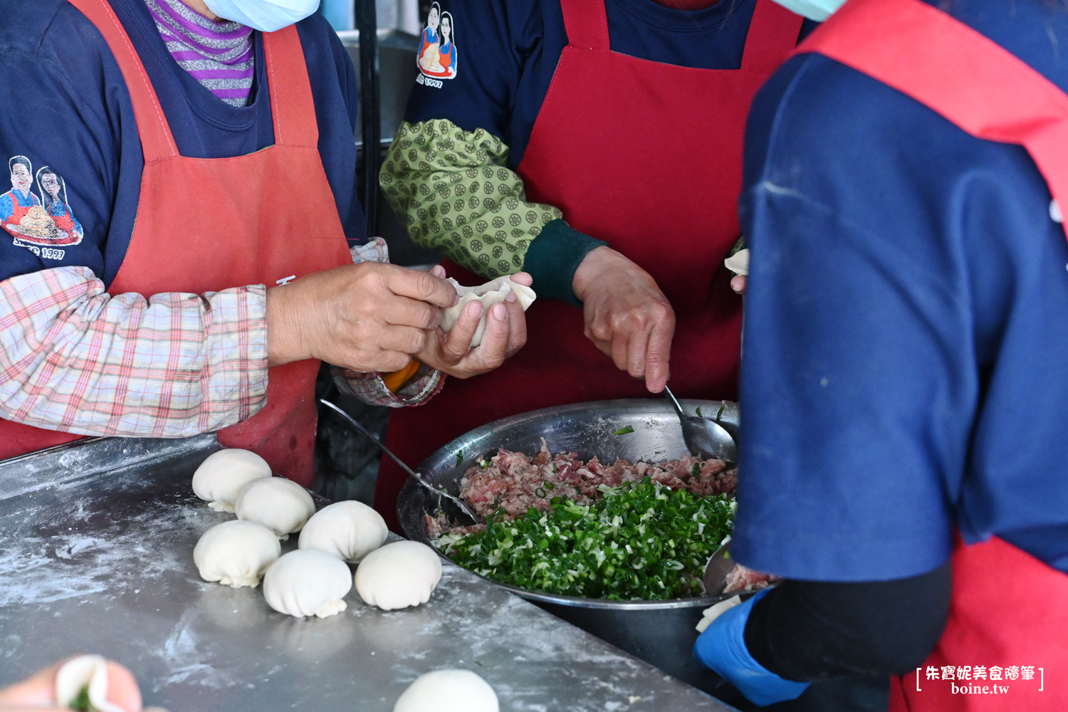 一品香水煎包專賣店｜大甲鎮瀾宮旁的好滋味．皮薄多汁超誘人 @朱寶妮美食隨筆