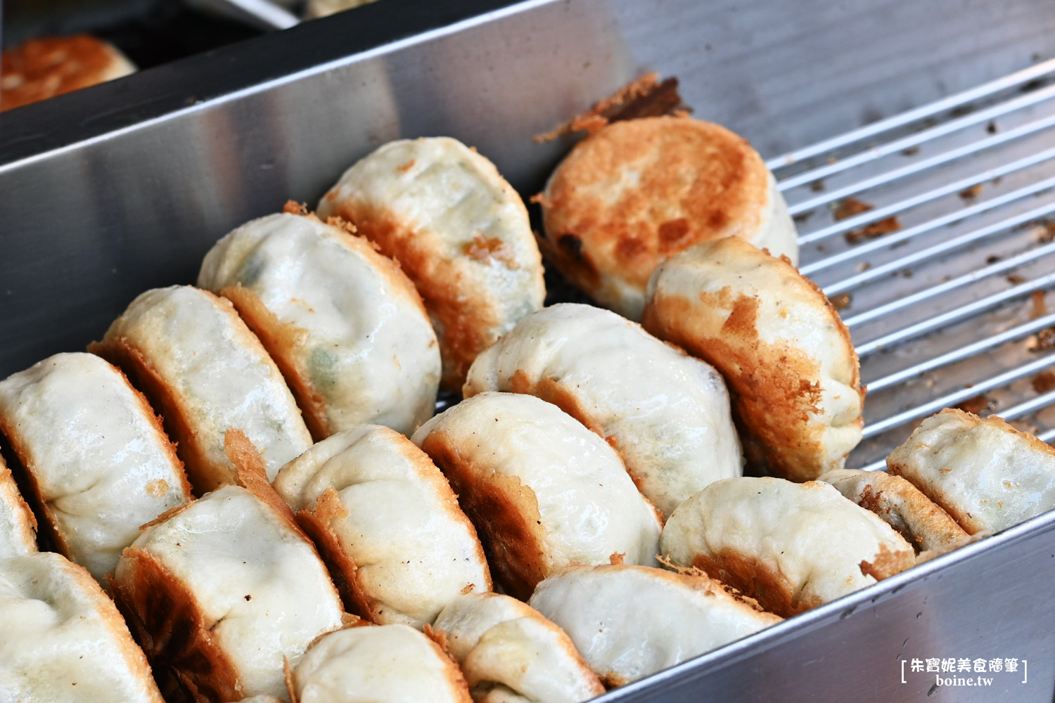 一品香水煎包專賣店|大甲鎮瀾宮旁的好滋味.皮薄多汁超誘人 @朱寶妮美食隨筆 一品香水煎包專賣店|大甲鎮瀾宮旁的好滋味.皮薄多汁超誘人 @朱寶妮美食隨筆