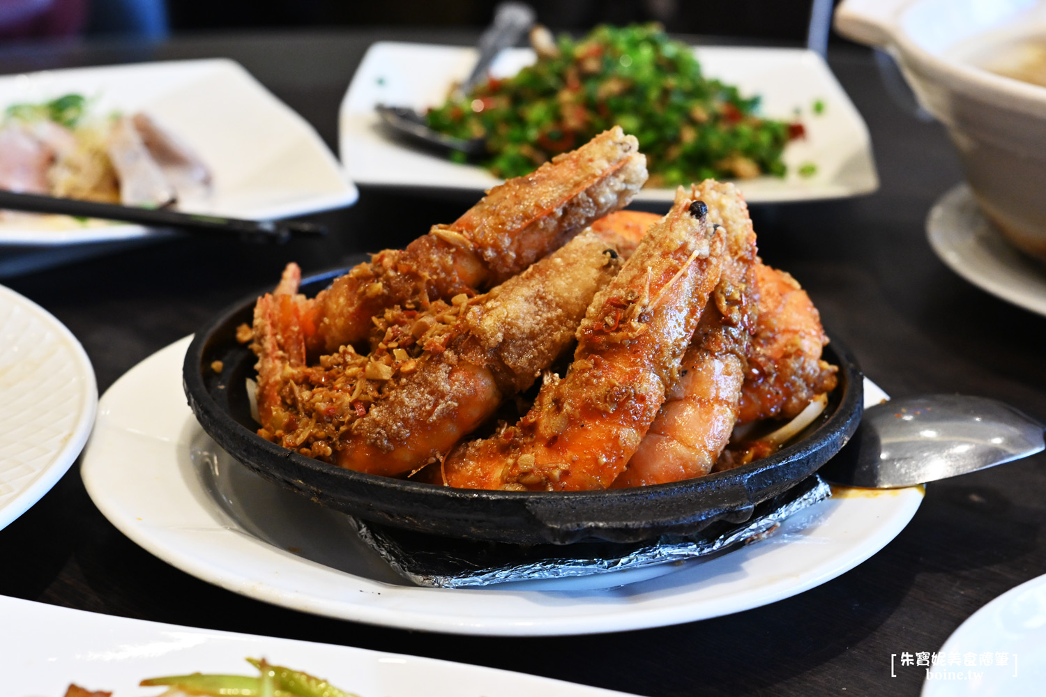 南京復興美食｜饗越台越料理．夜市裡的南洋熱炒(菜單) @朱寶妮美食隨筆