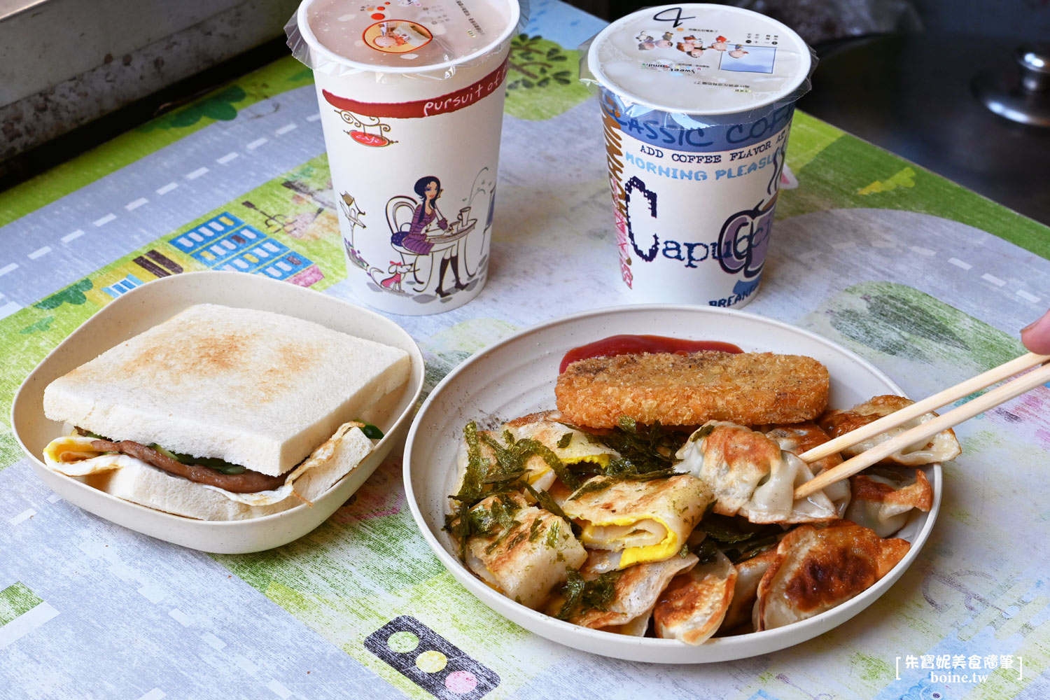 ｜巨蛋站美食｜日和珈琲．復古老宅風．柴犬店長營業中 @朱寶妮美食隨筆