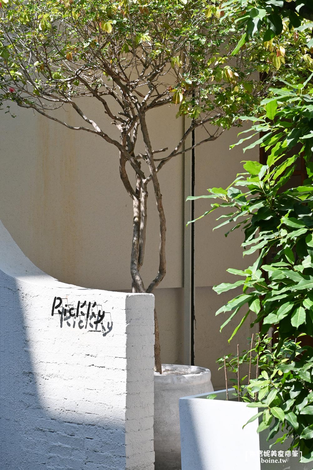 高雄咖啡廳｜Rickky．中央公園站絕美花園秘境．知名RAN CAF&Eacute;新品牌 @朱寶妮美食隨筆