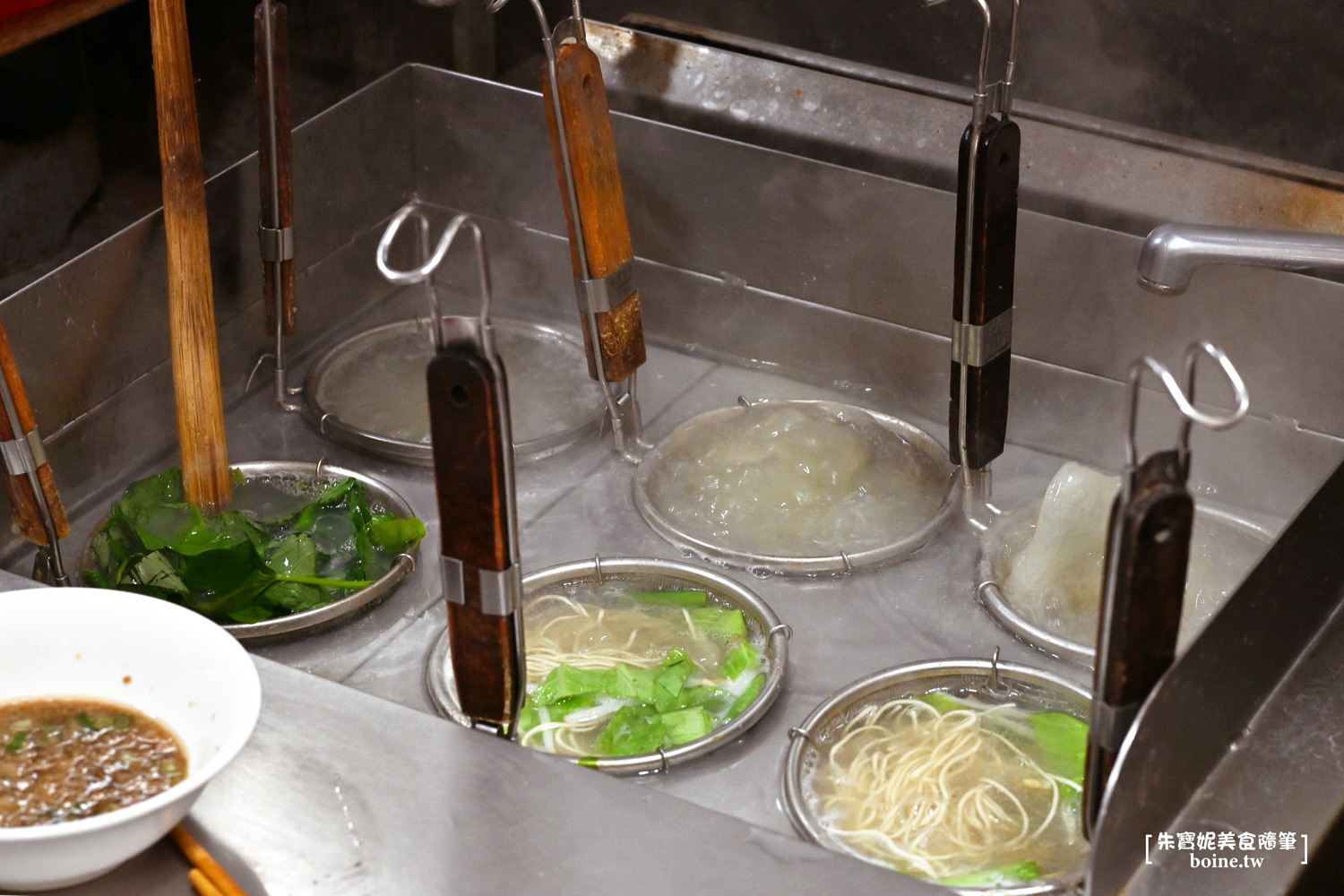 福記餛飩｜民族夜市必吃百年老店．入選屏東100碗的排隊美食 @朱寶妮美食隨筆