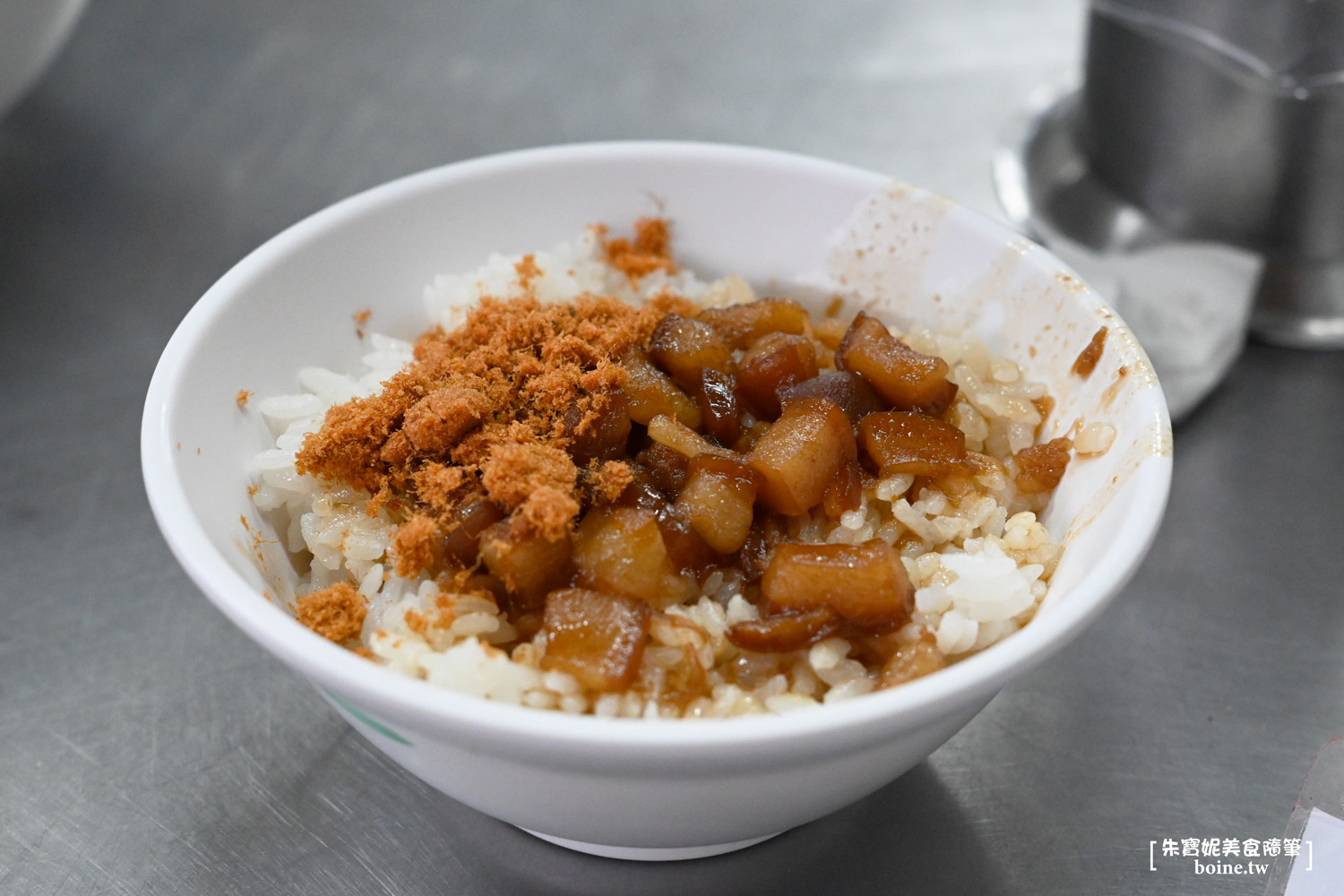 屏東美食｜民族夜市𩵚魠魚焿，在地人激推！排到轉彎的超人氣名店 @朱寶妮美食隨筆