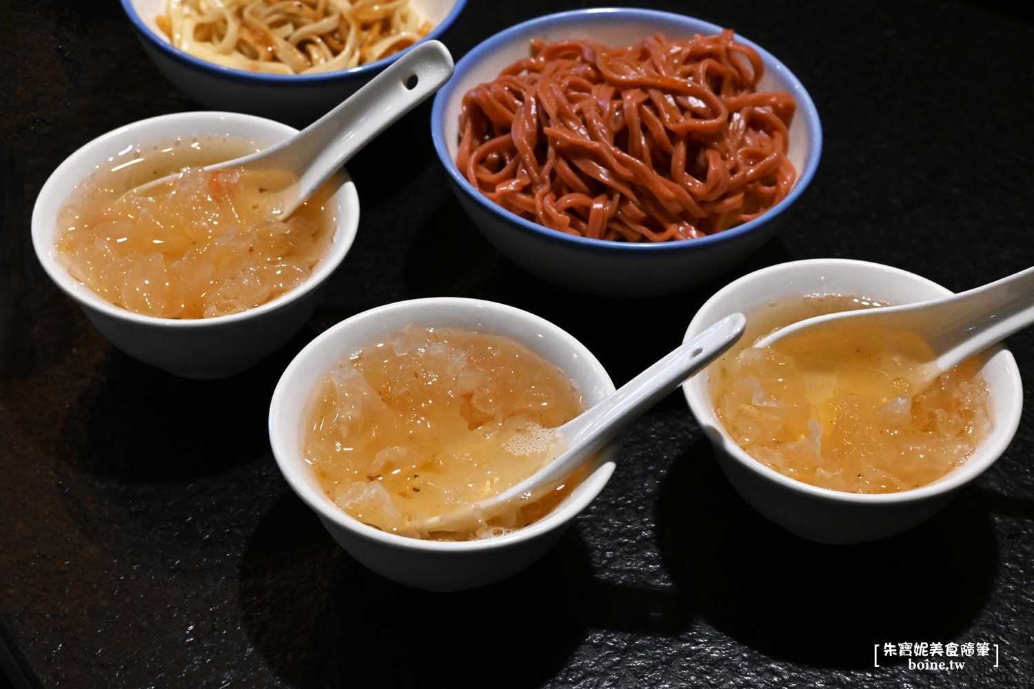 台北美食｜本鼎堂台式漢方麻辣鍋．溫潤雞湯鍋也很強．迪化街聚餐推薦 @朱寶妮美食隨筆