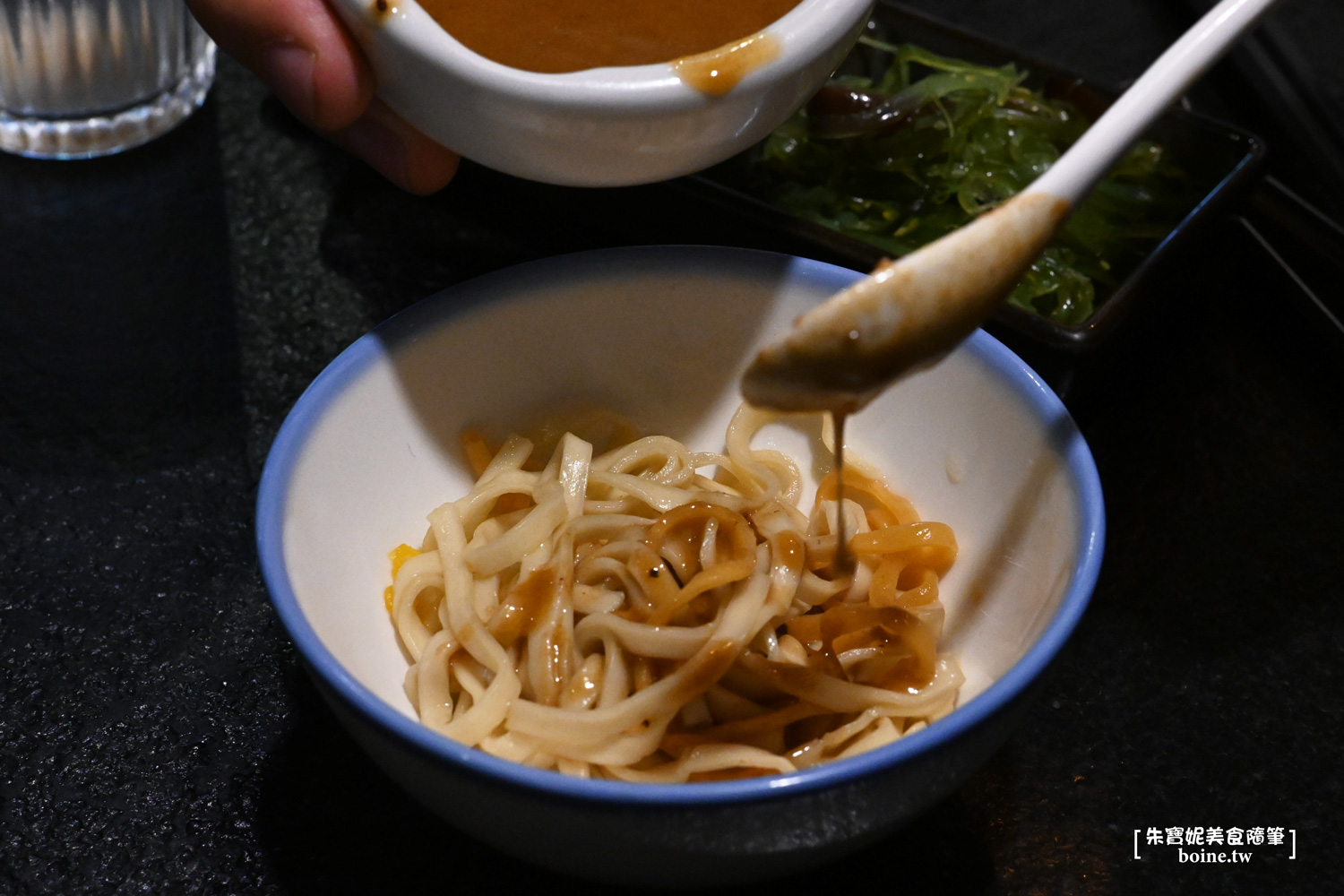 台北美食｜本鼎堂台式漢方麻辣鍋．溫潤雞湯鍋也很強．迪化街聚餐推薦 @朱寶妮美食隨筆