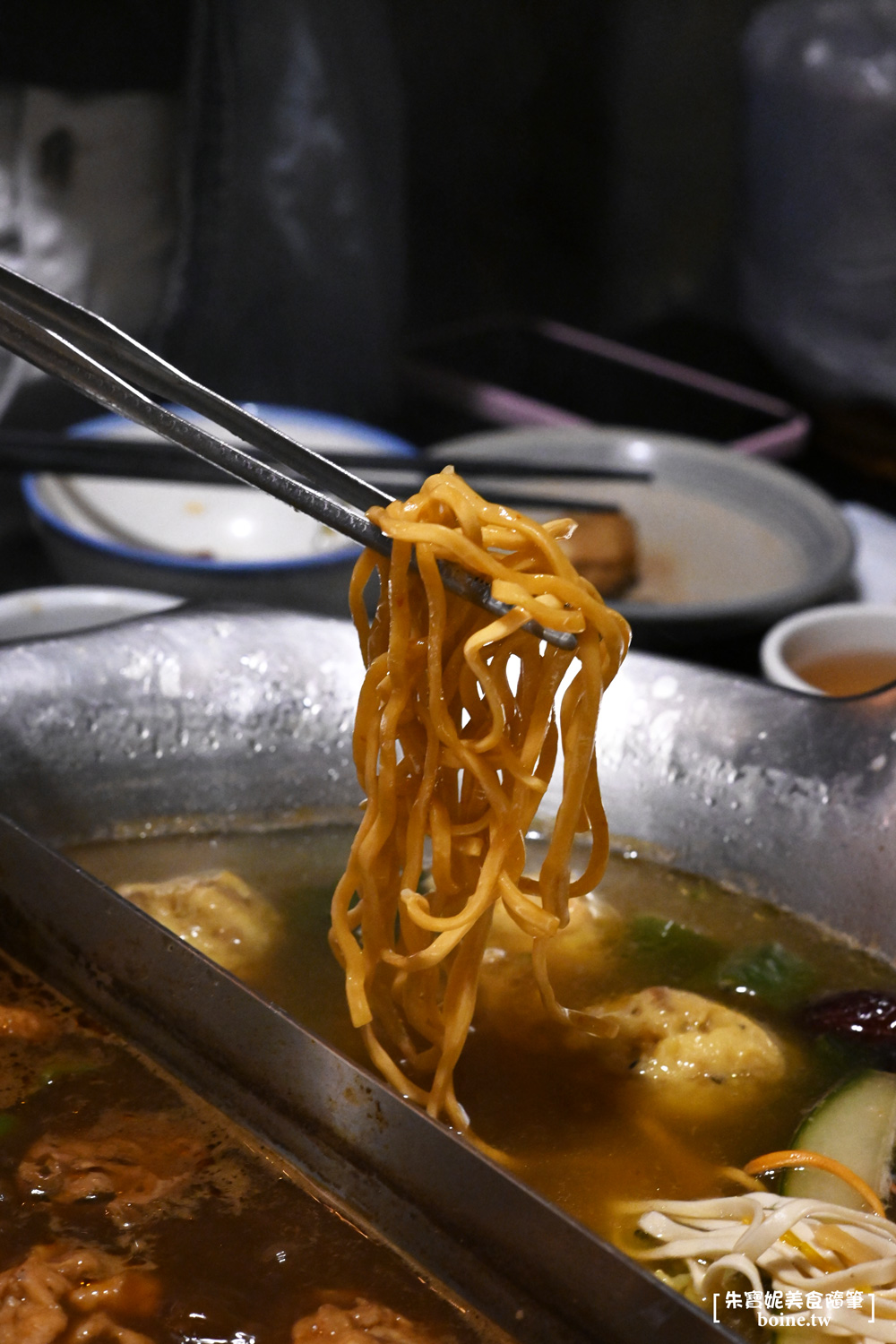 台北美食｜本鼎堂台式漢方麻辣鍋．溫潤雞湯鍋也很強．迪化街聚餐推薦 @朱寶妮美食隨筆