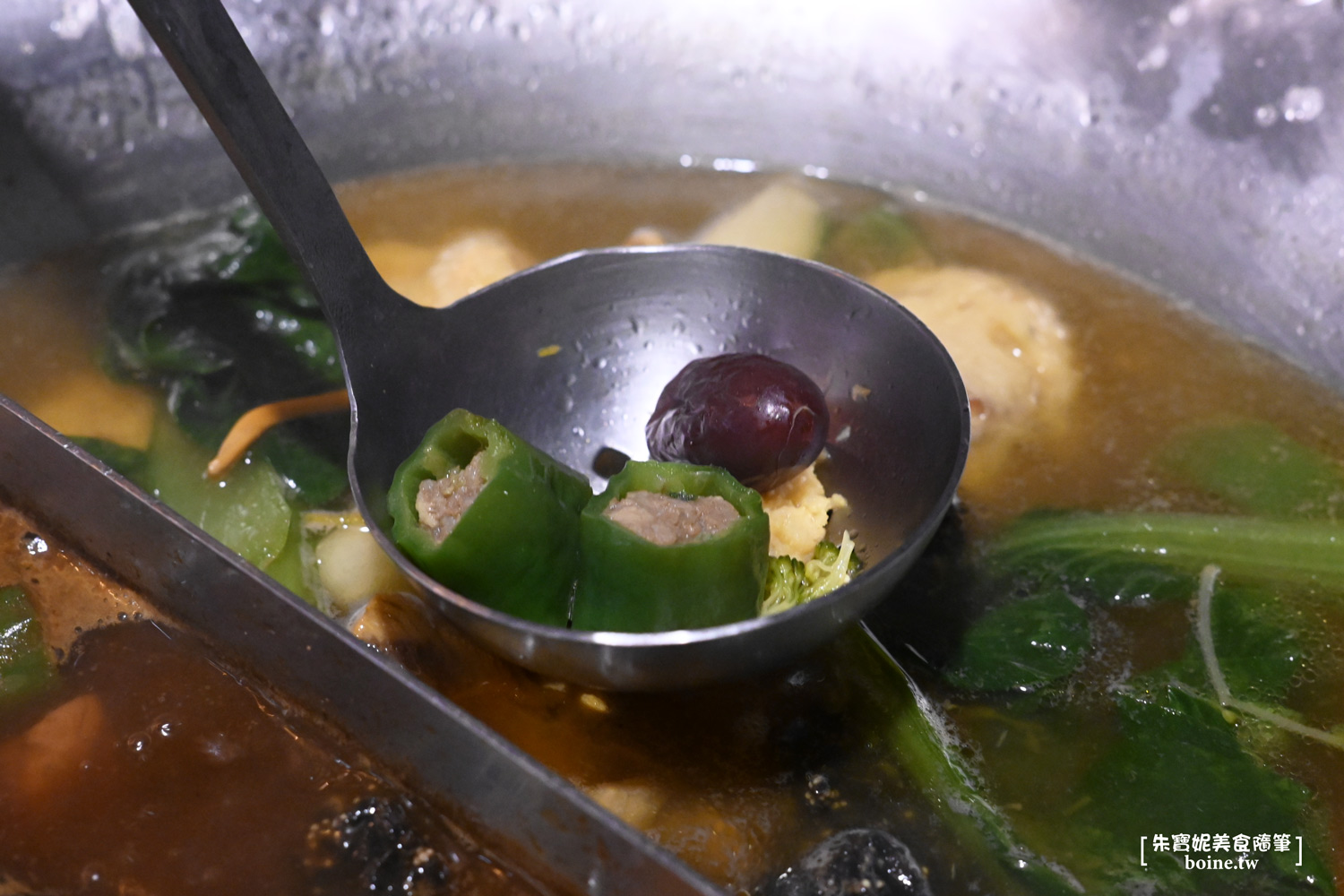 台北美食｜本鼎堂台式漢方麻辣鍋．溫潤雞湯鍋也很強．迪化街聚餐推薦 @朱寶妮美食隨筆