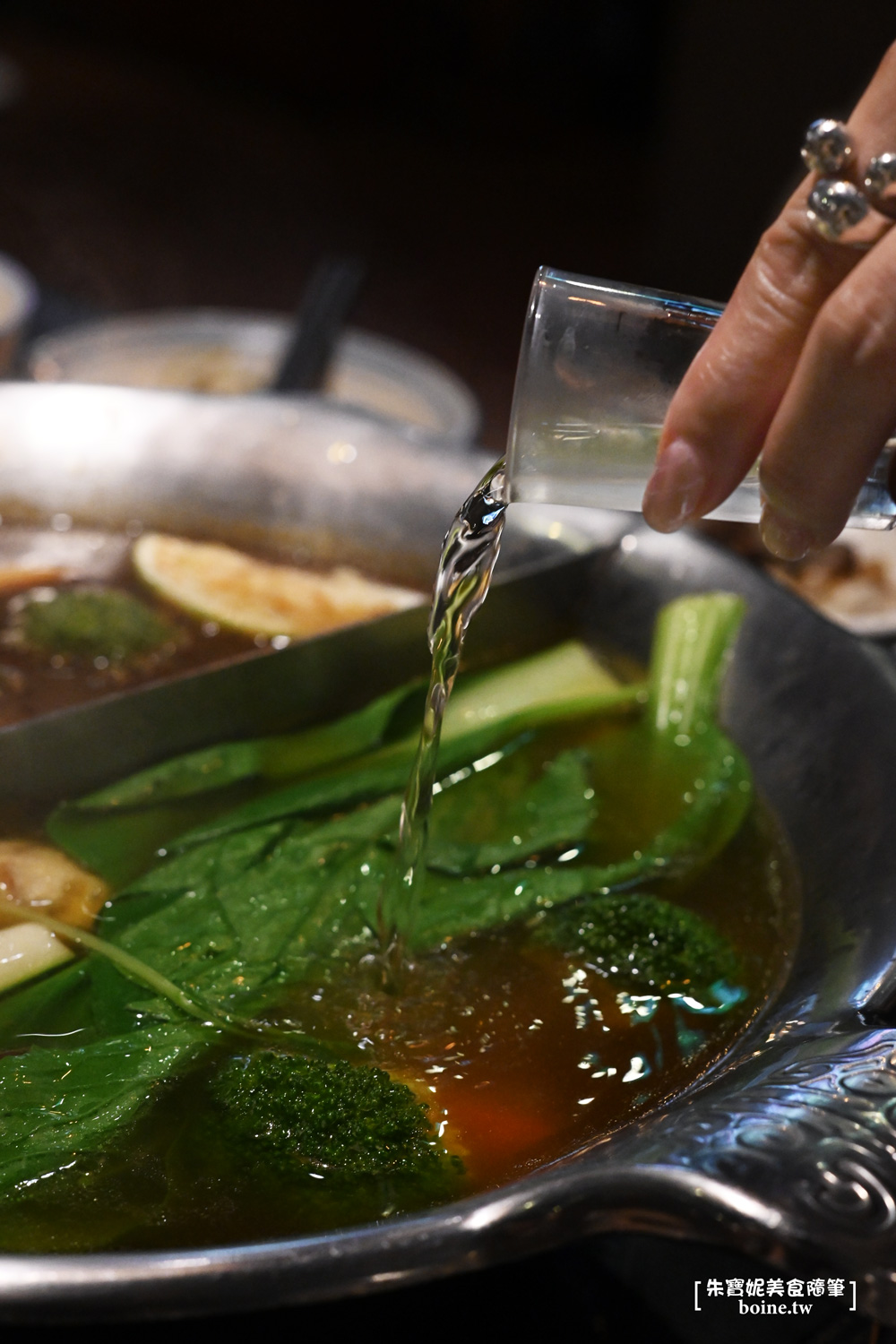 台北美食｜本鼎堂台式漢方麻辣鍋．溫潤雞湯鍋也很強．迪化街聚餐推薦 @朱寶妮美食隨筆