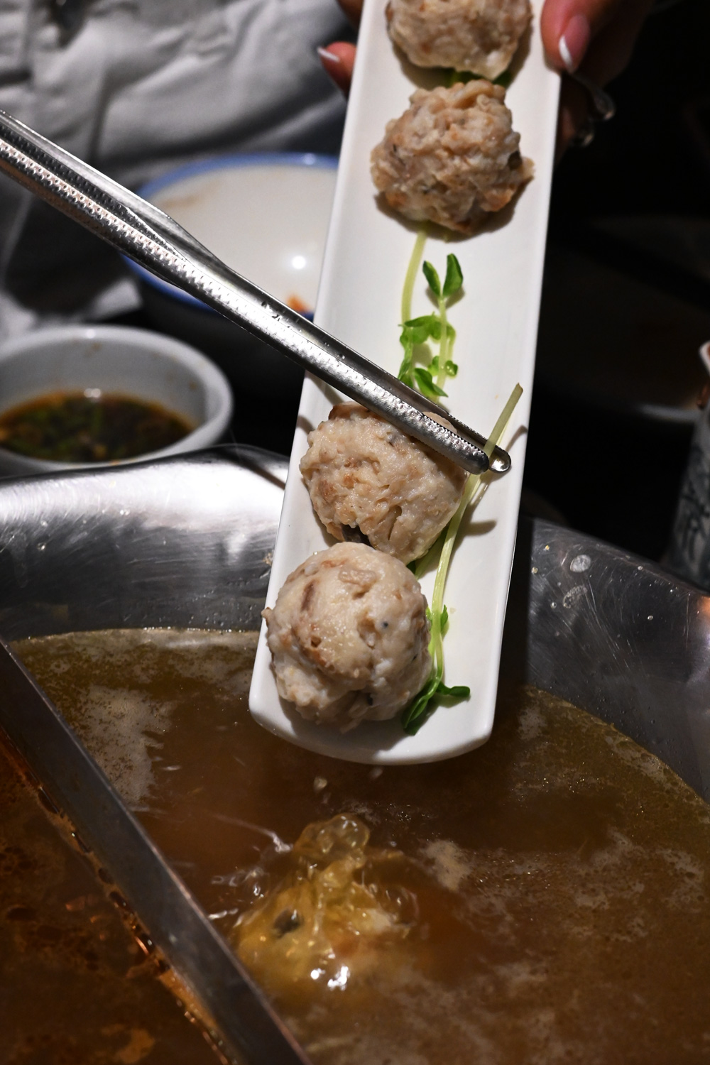 台北美食｜本鼎堂台式漢方麻辣鍋．溫潤雞湯鍋也很強．迪化街聚餐推薦 @朱寶妮美食隨筆