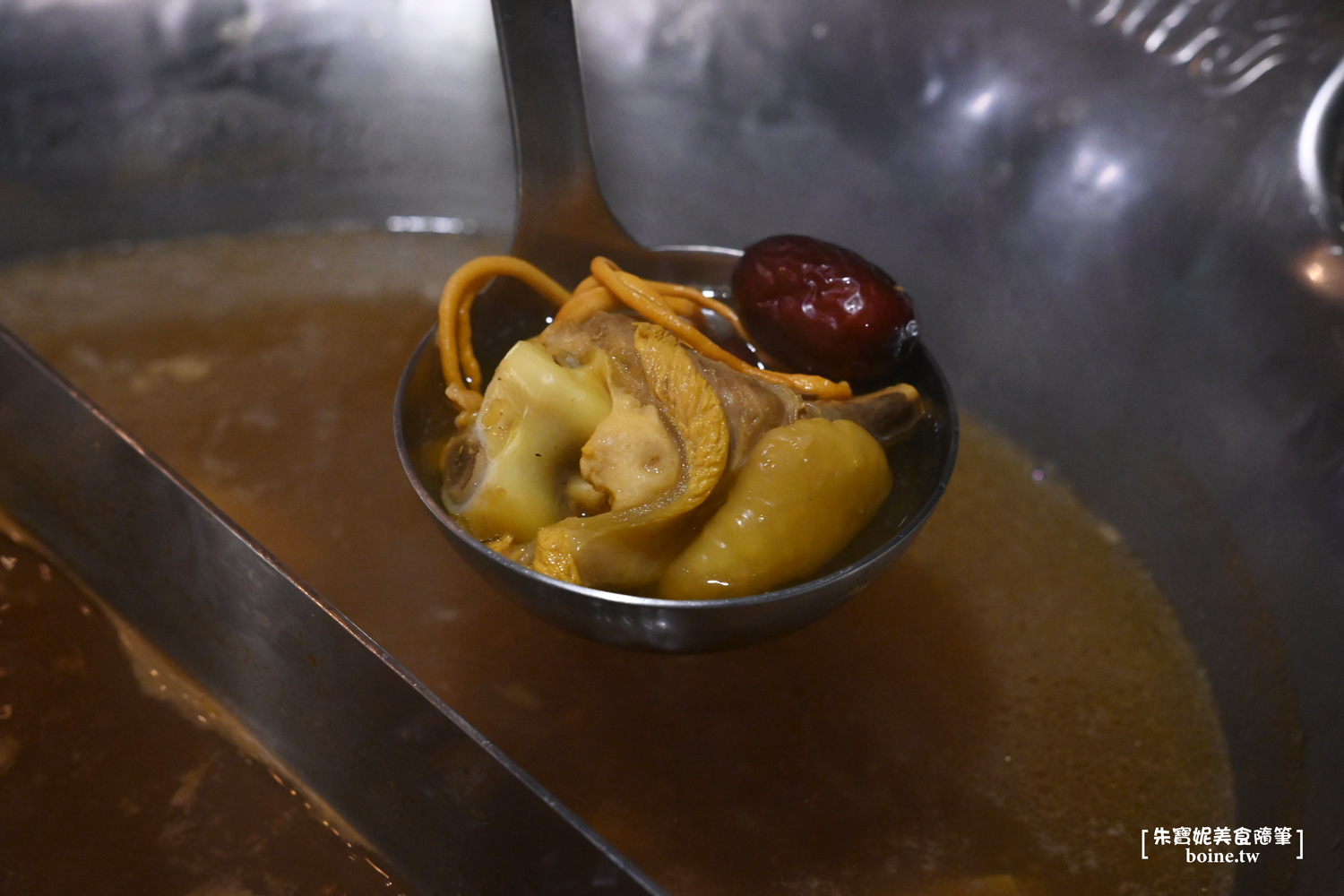 台北美食｜本鼎堂台式漢方麻辣鍋．溫潤雞湯鍋也很強．迪化街聚餐推薦 @朱寶妮美食隨筆