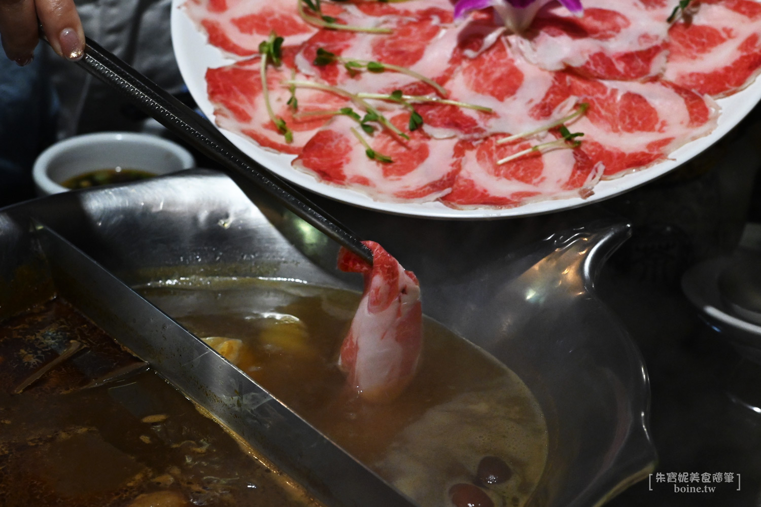 台北美食｜本鼎堂台式漢方麻辣鍋．溫潤雞湯鍋也很強．迪化街聚餐推薦 @朱寶妮美食隨筆