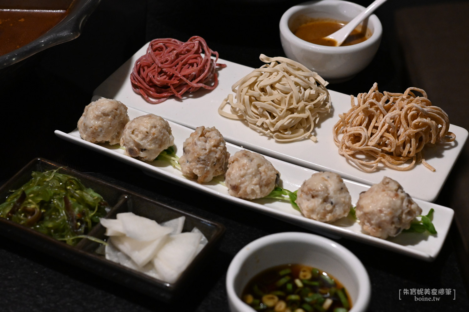 台北美食｜本鼎堂台式漢方麻辣鍋．溫潤雞湯鍋也很強．迪化街聚餐推薦 @朱寶妮美食隨筆