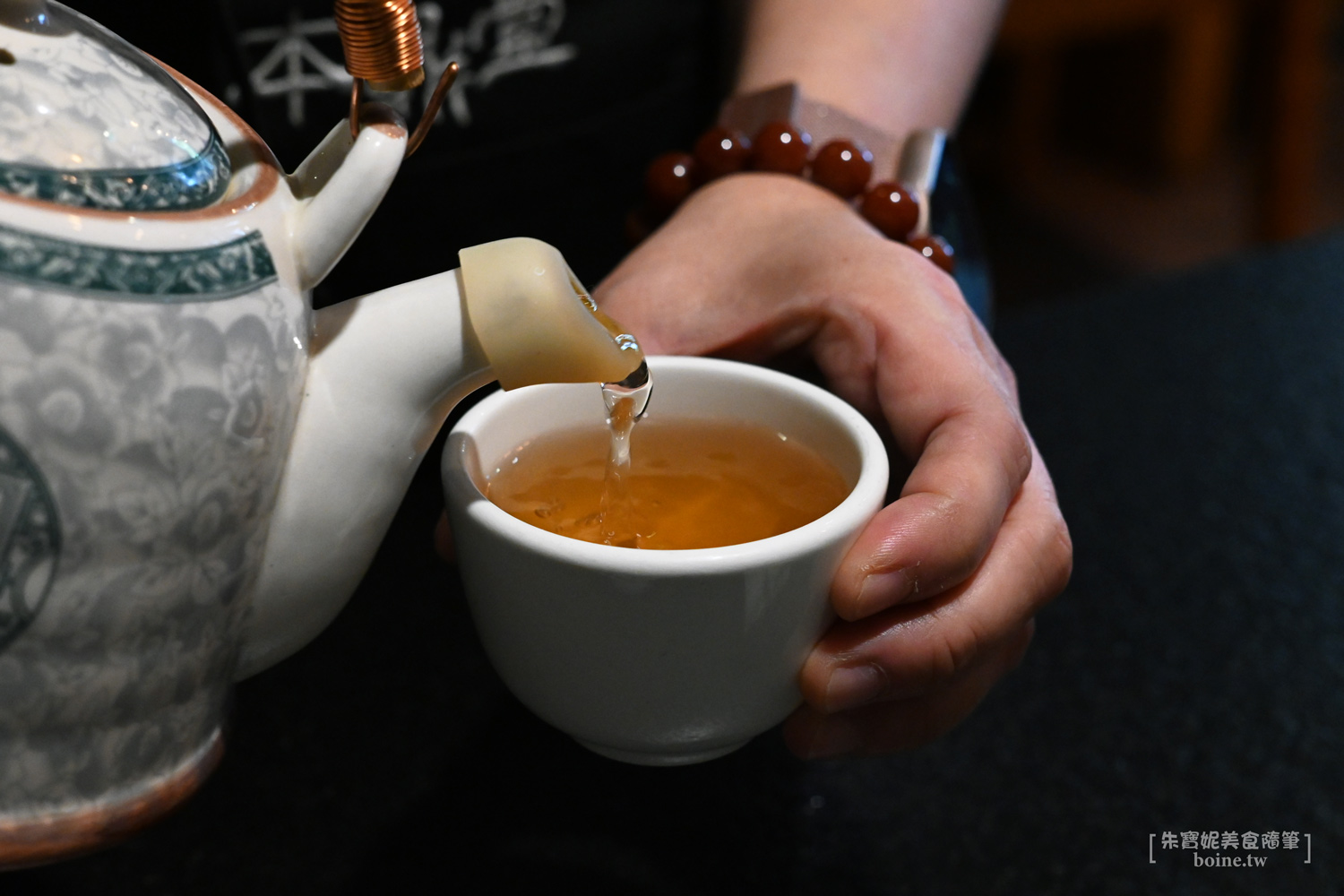 台北美食｜本鼎堂台式漢方麻辣鍋．溫潤雞湯鍋也很強．迪化街聚餐推薦 @朱寶妮美食隨筆