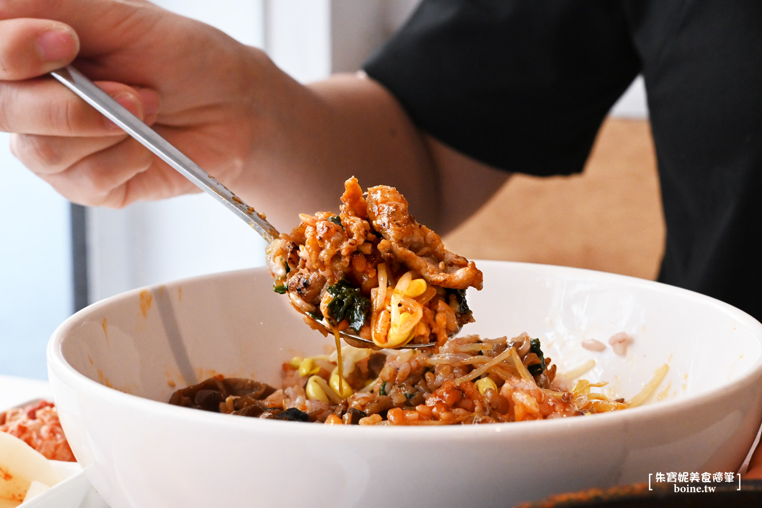 內湖美食｜七號韓食．西湖站超人氣餐館，單人爽吃香辣豆腐鍋 @朱寶妮美食隨筆