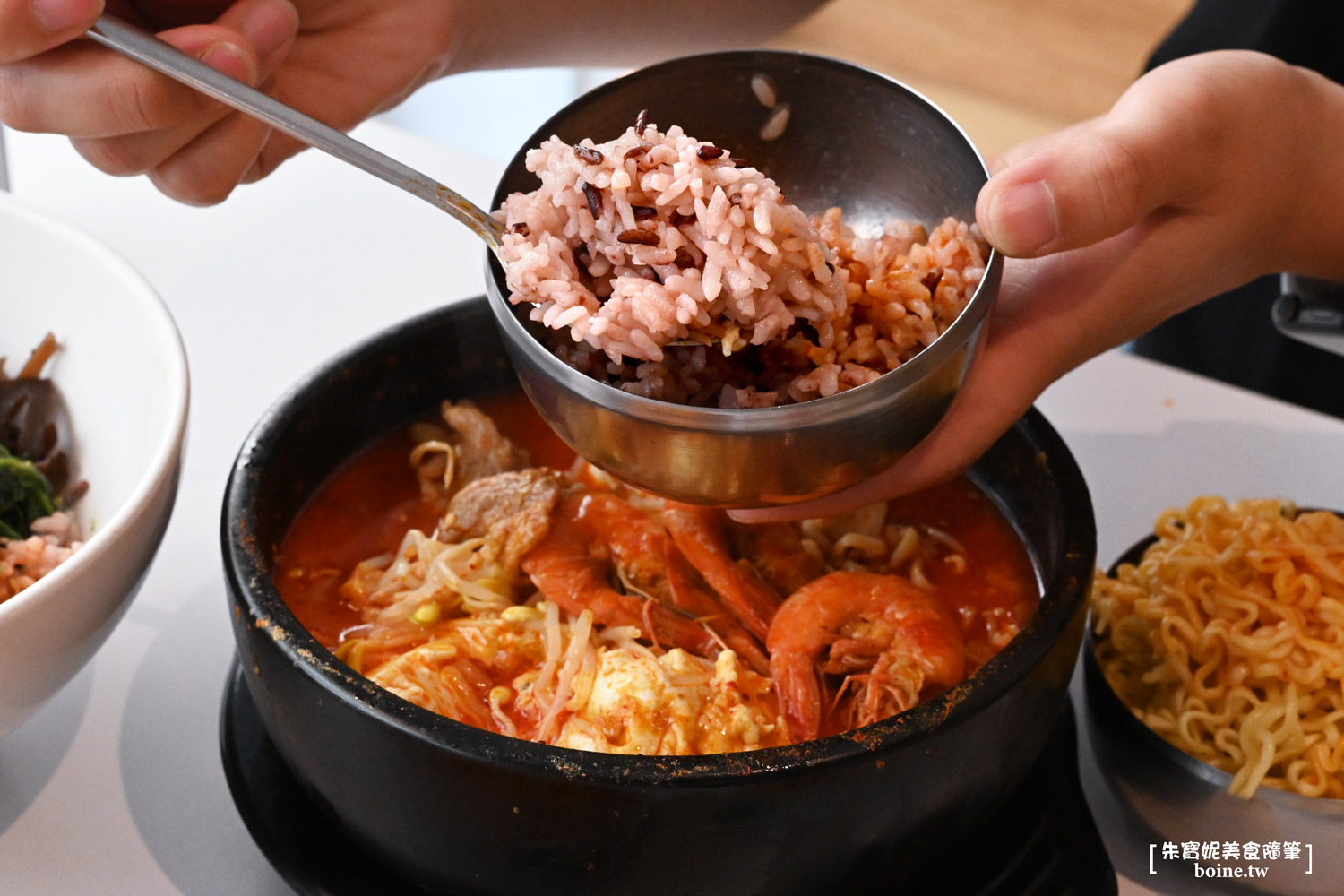 內湖美食｜七號韓食．西湖站超人氣餐館，單人爽吃香辣豆腐鍋 @朱寶妮美食隨筆