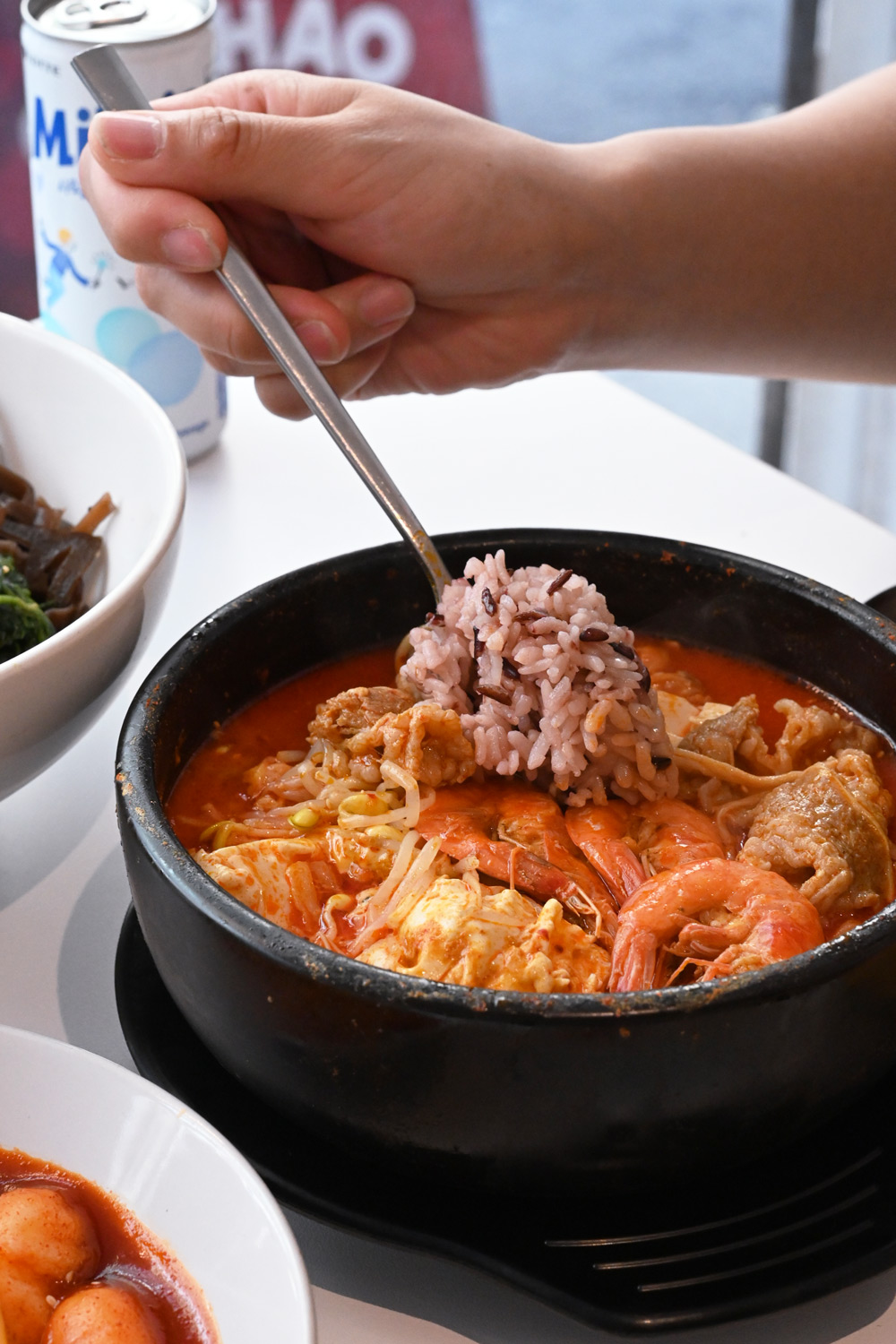 內湖美食｜七號韓食．西湖站超人氣餐館，單人爽吃香辣豆腐鍋 @朱寶妮美食隨筆