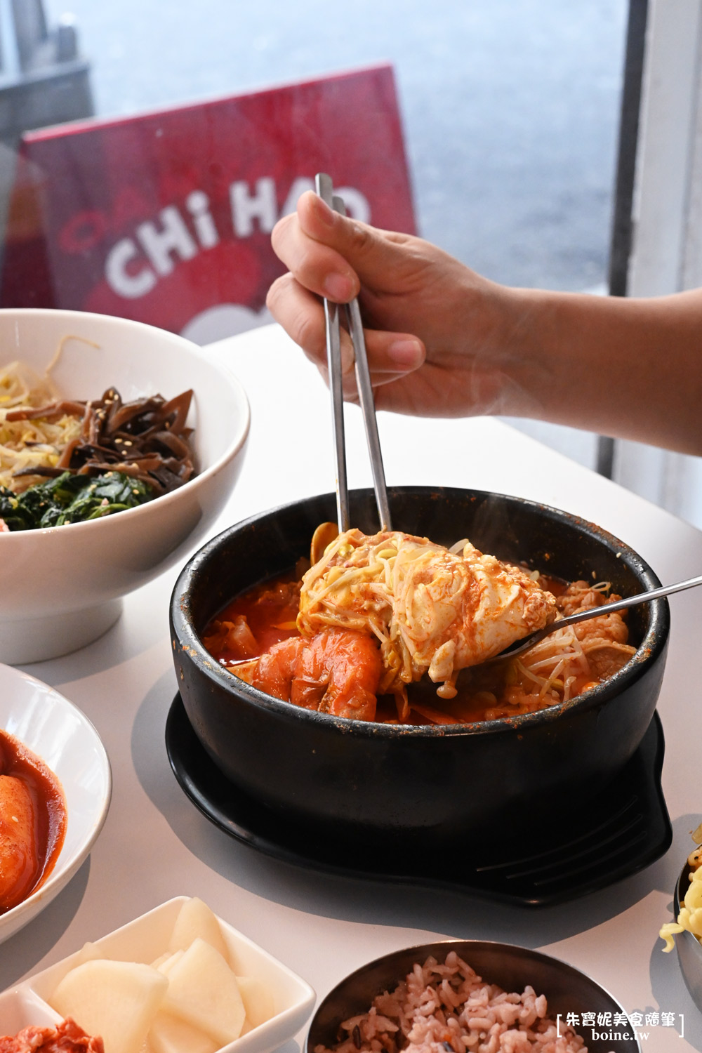 內湖美食｜七號韓食．西湖站超人氣餐館，單人爽吃香辣豆腐鍋 @朱寶妮美食隨筆