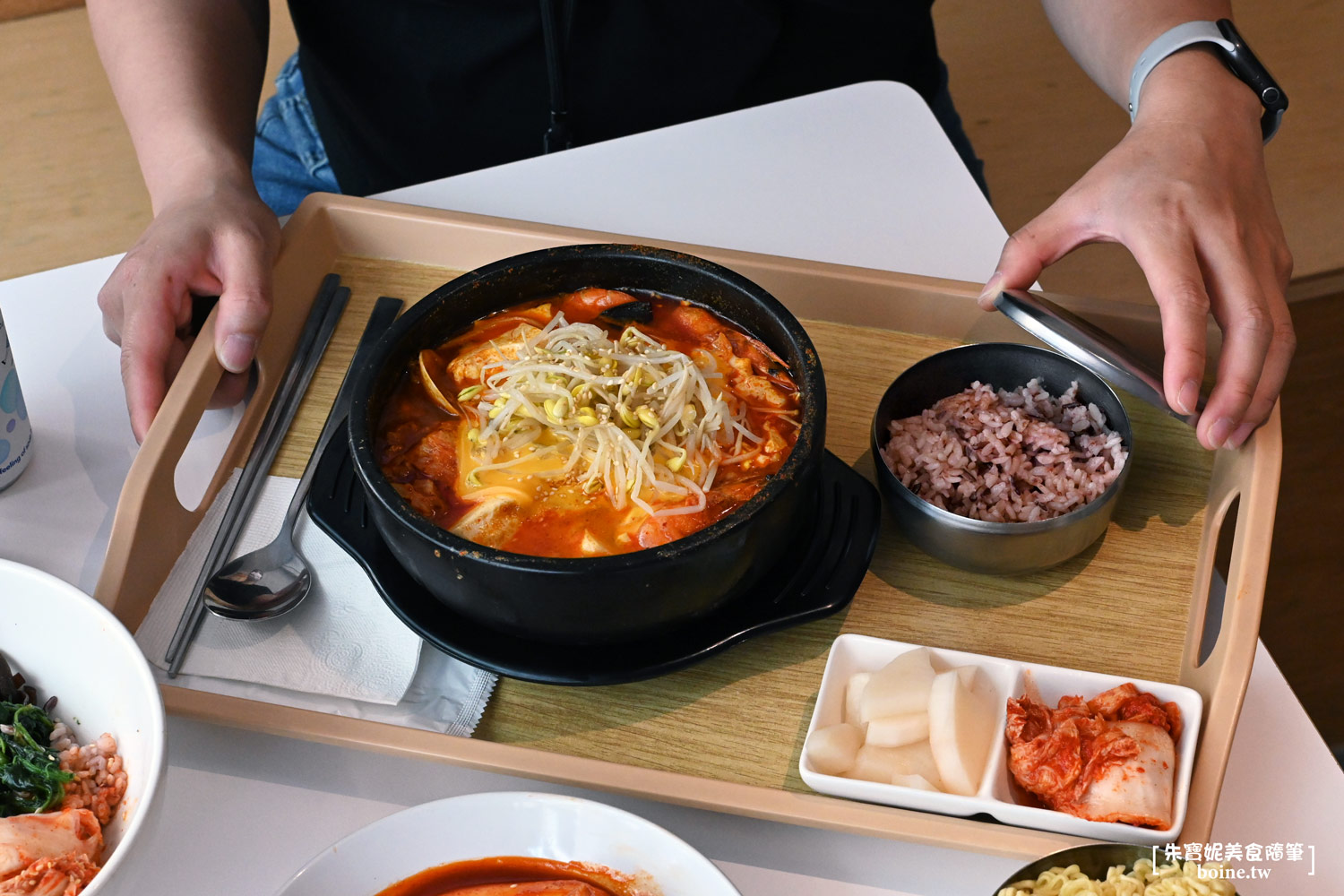 內湖美食｜七號韓食．西湖站超人氣餐館，單人爽吃香辣豆腐鍋 @朱寶妮美食隨筆