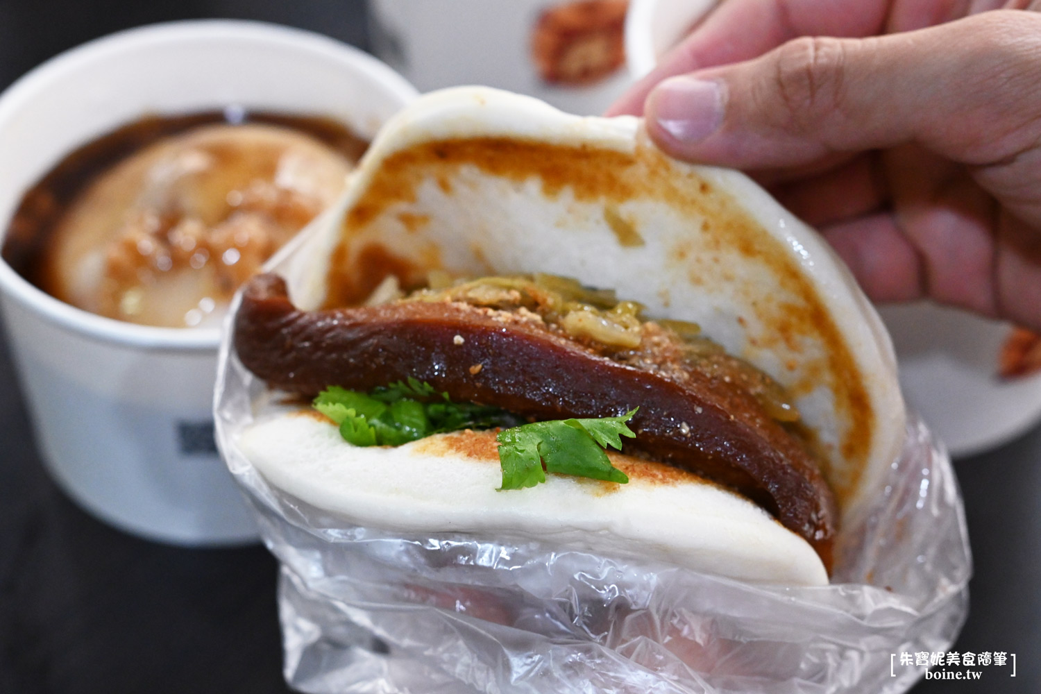 一甲子餐飲｜邪惡肥嫩控肉刈包！西門町祖師廟旁的米其林排隊美食 @朱寶妮美食隨筆