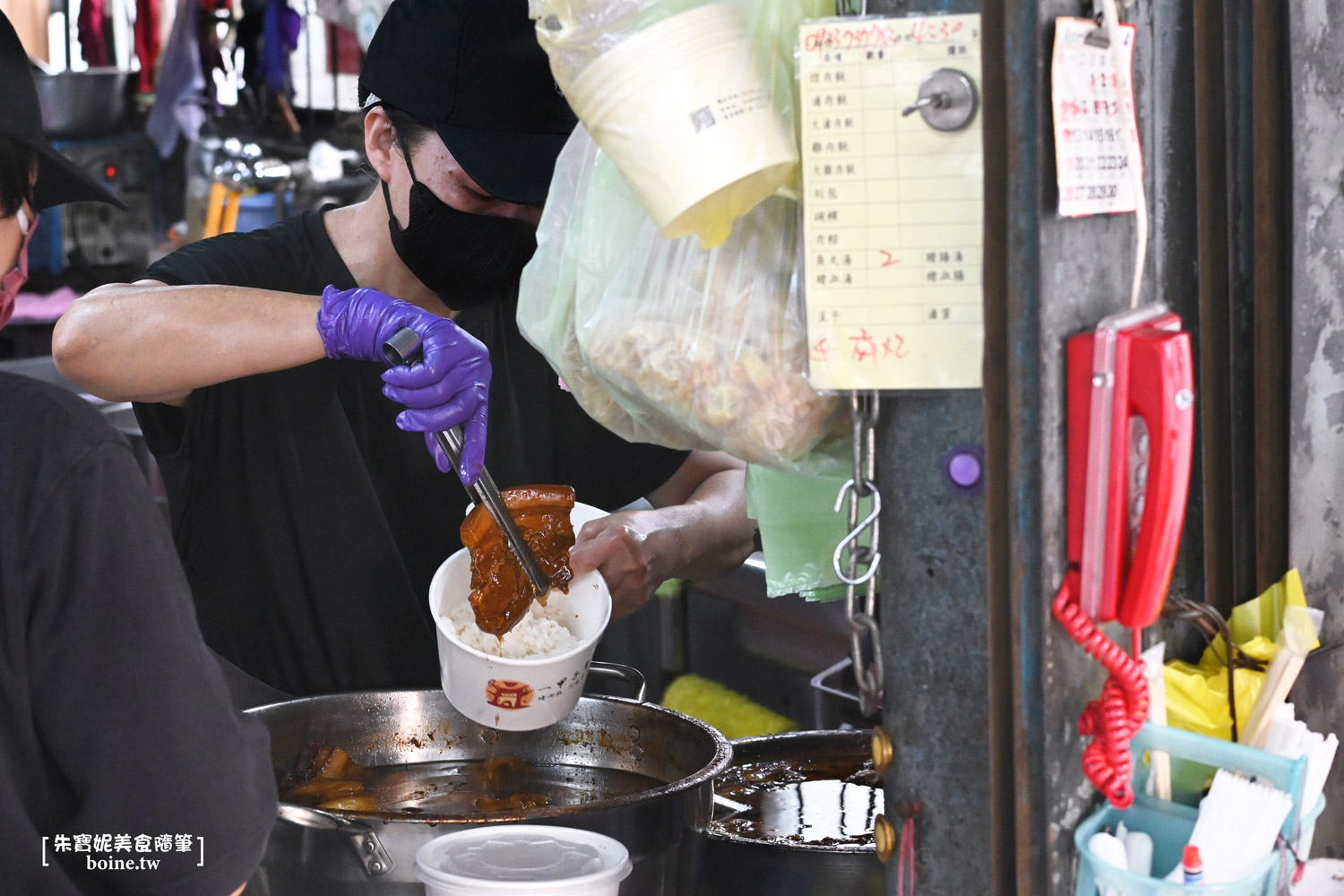 一甲子餐飲｜邪惡肥嫩控肉刈包！西門町祖師廟旁的米其林排隊美食 @朱寶妮美食隨筆