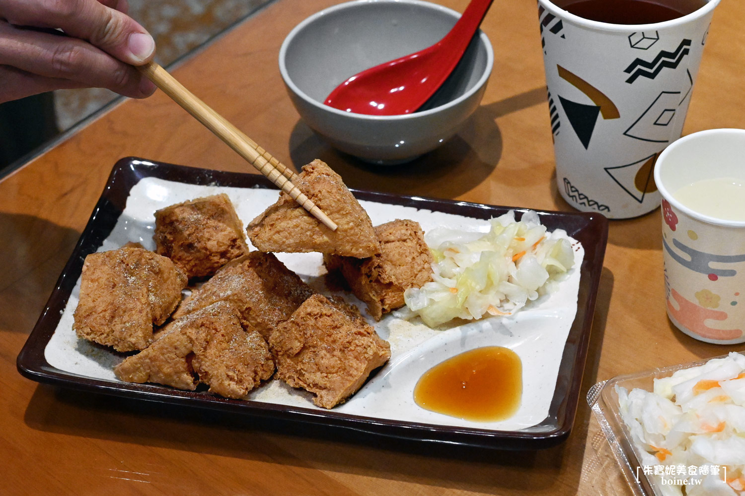 瑪吉臭豆腐|台北寧夏夜市美食.酥鬆不油.連外國人都驚豔的味道! @朱寶妮美食隨筆 瑪吉臭豆腐|台北寧夏夜市美食.酥鬆不油.連外國人都驚豔的味道! @朱寶妮美食隨筆