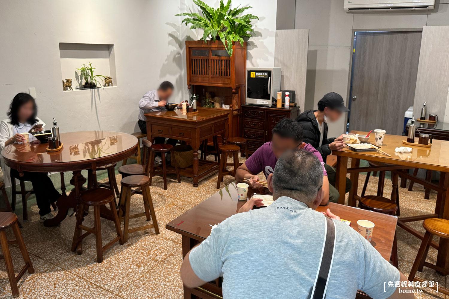 瑪吉臭豆腐｜台北寧夏夜市美食．酥鬆不油．連外國人都驚豔的味道！ @朱寶妮美食隨筆