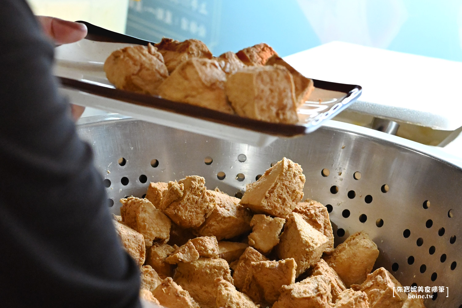瑪吉臭豆腐|台北寧夏夜市美食.酥鬆不油.連外國人都驚豔的味道! @朱寶妮美食隨筆 瑪吉臭豆腐|台北寧夏夜市美食.酥鬆不油.連外國人都驚豔的味道! @朱寶妮美食隨筆