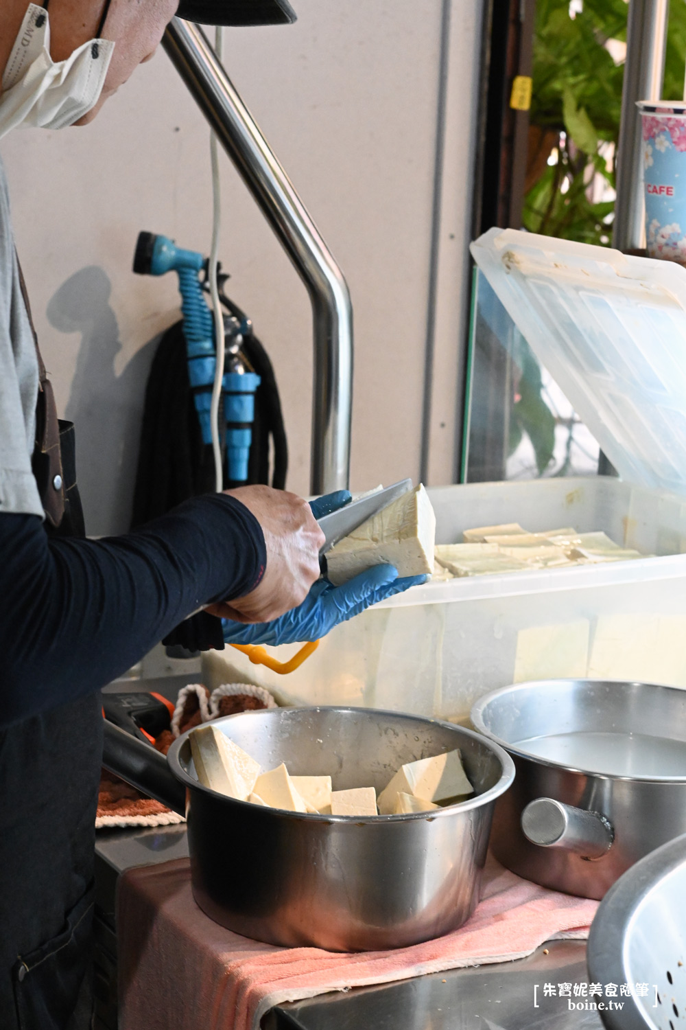 瑪吉臭豆腐|台北寧夏夜市美食.酥鬆不油.連外國人都驚豔的味道! @朱寶妮美食隨筆 瑪吉臭豆腐|台北寧夏夜市美食.酥鬆不油.連外國人都驚豔的味道! @朱寶妮美食隨筆